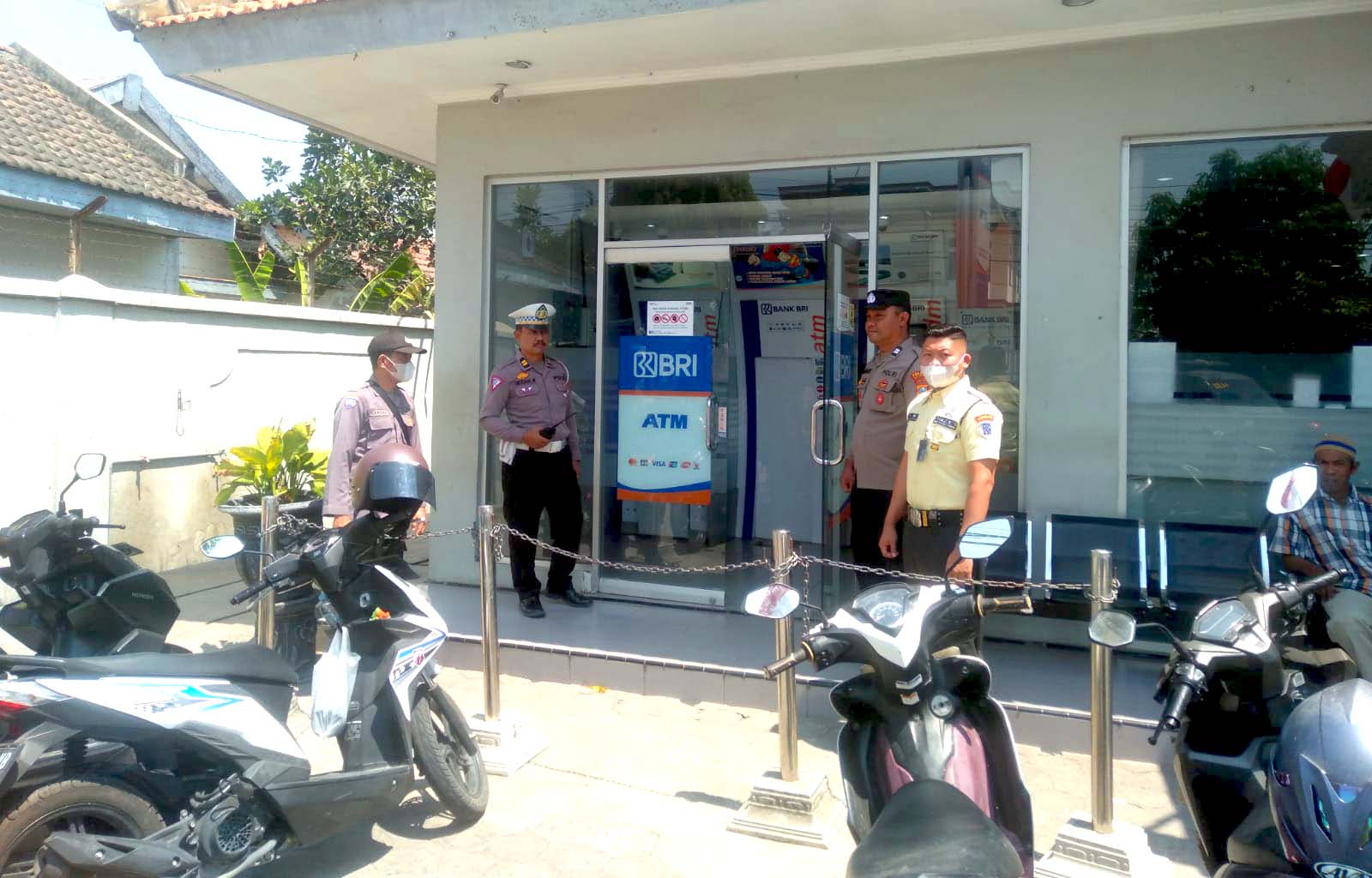 Cegah Kriminalitas di Area Perbankan, Polsek Warujayeng Gelar Patroli Dialogis