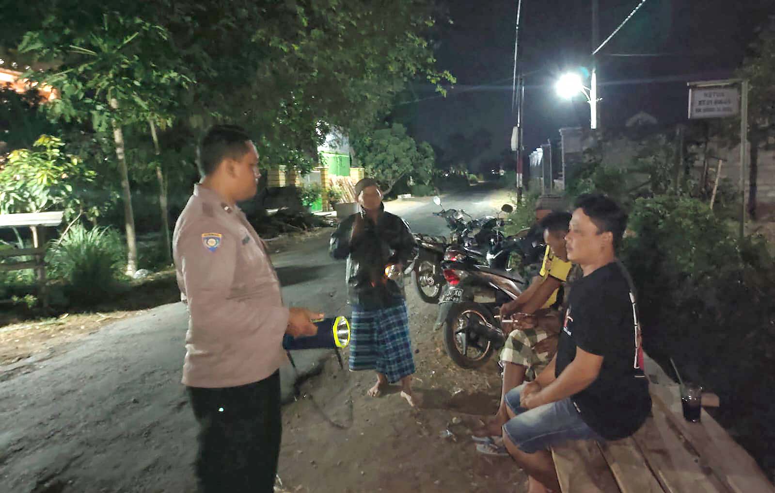 Cegah Pencurian, Bhabinkamtibmas Wates Ajak Warga Aktifkan Siskamling