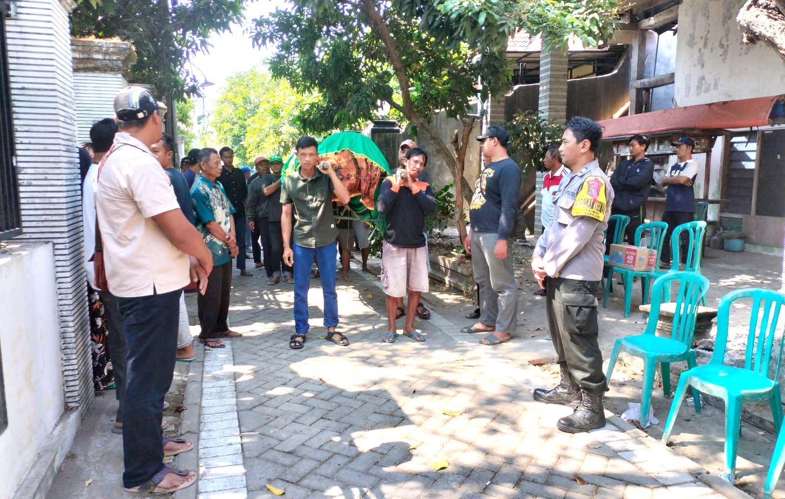Giat Takziah Bhabinkamtibmas Polsek Nganjuk Kota, Bentuk Empati Kepada Warga Binaannya Yang Meninggal Dunia