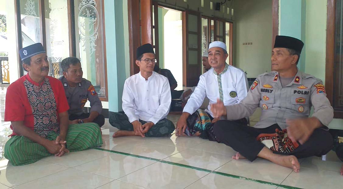 Kapolsek Nganjuk Kota Lakukan Kegiatan Jumat Curhat Guna Tampung Keluhan Masyarakat