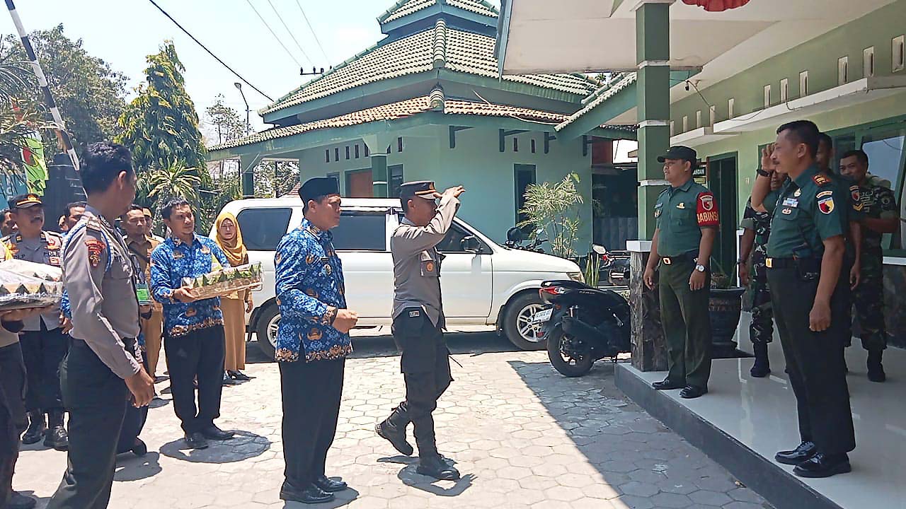 HUT TNI ke 78, Polsek Jatikalen & Forkopimcam Berikan Kejutan Ke Koramil