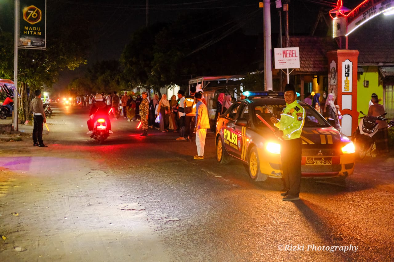 Personil Polsek Kertosono Berikan Pengamanan Giat Pawai Ta’aruf dalam Rangka Menyambut Hari Santri Nasional