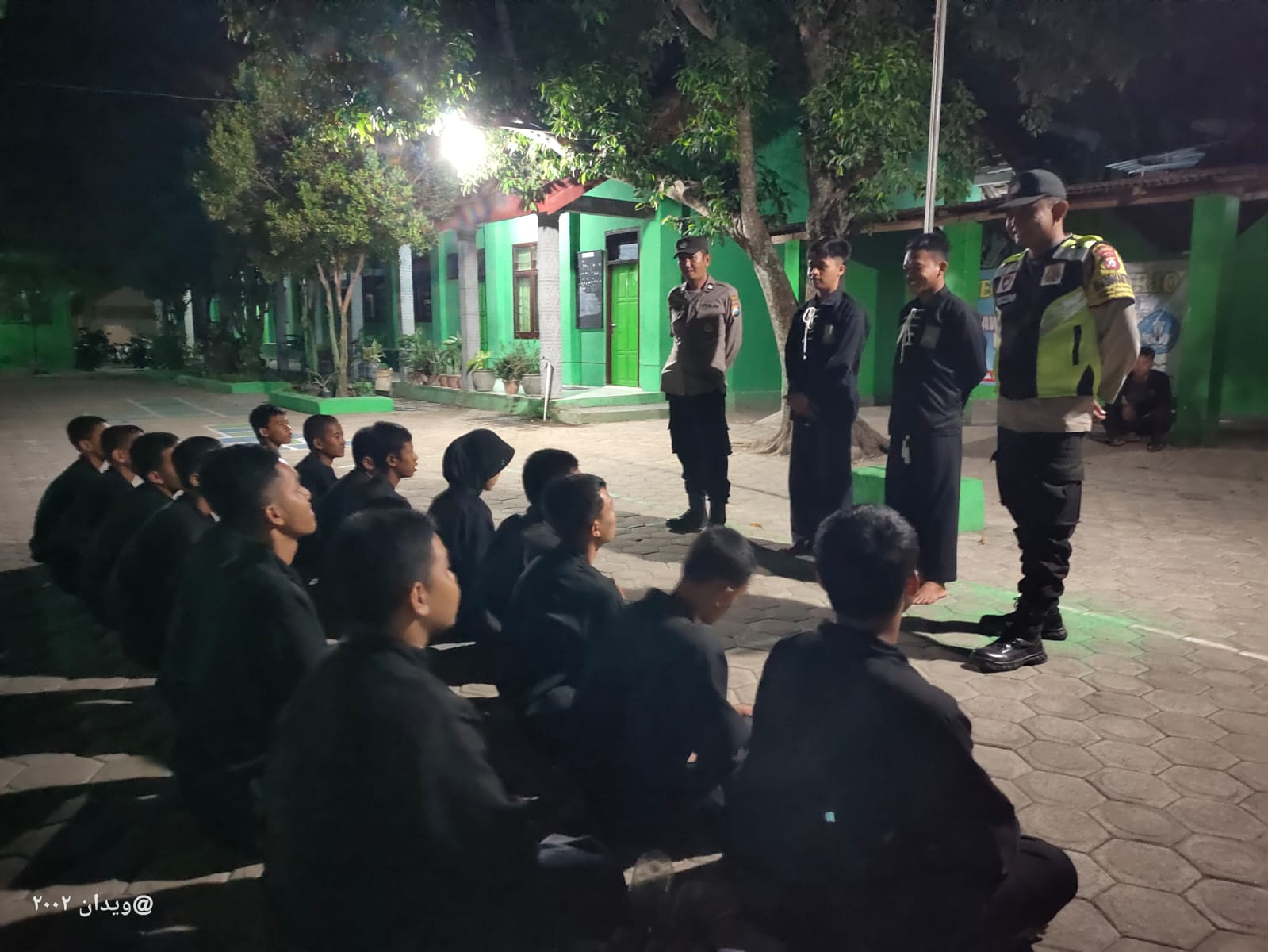 Kelola Situasi Kamtibmas, Patroli Polsek Warujayeng Sambangi Tempat Latihan Silat