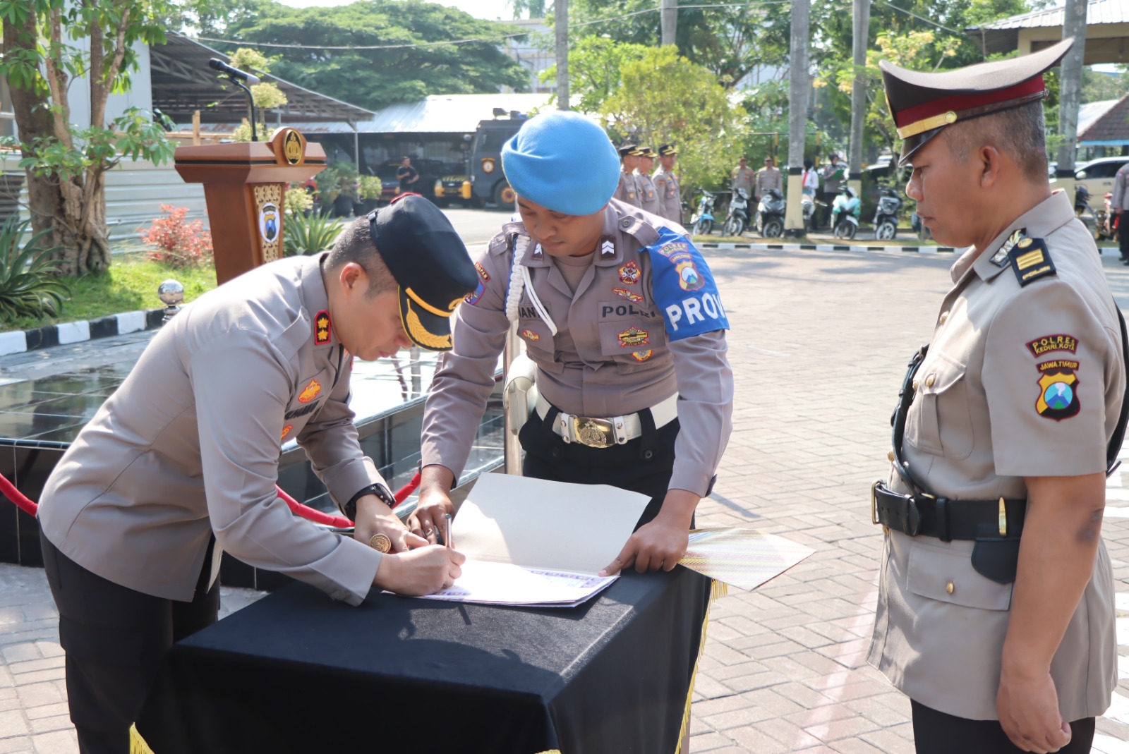 Kapolres Pimpin Serah Terima Jabatan Kabag Perencanaan dan Kasat Samapta Polres Nganjuk