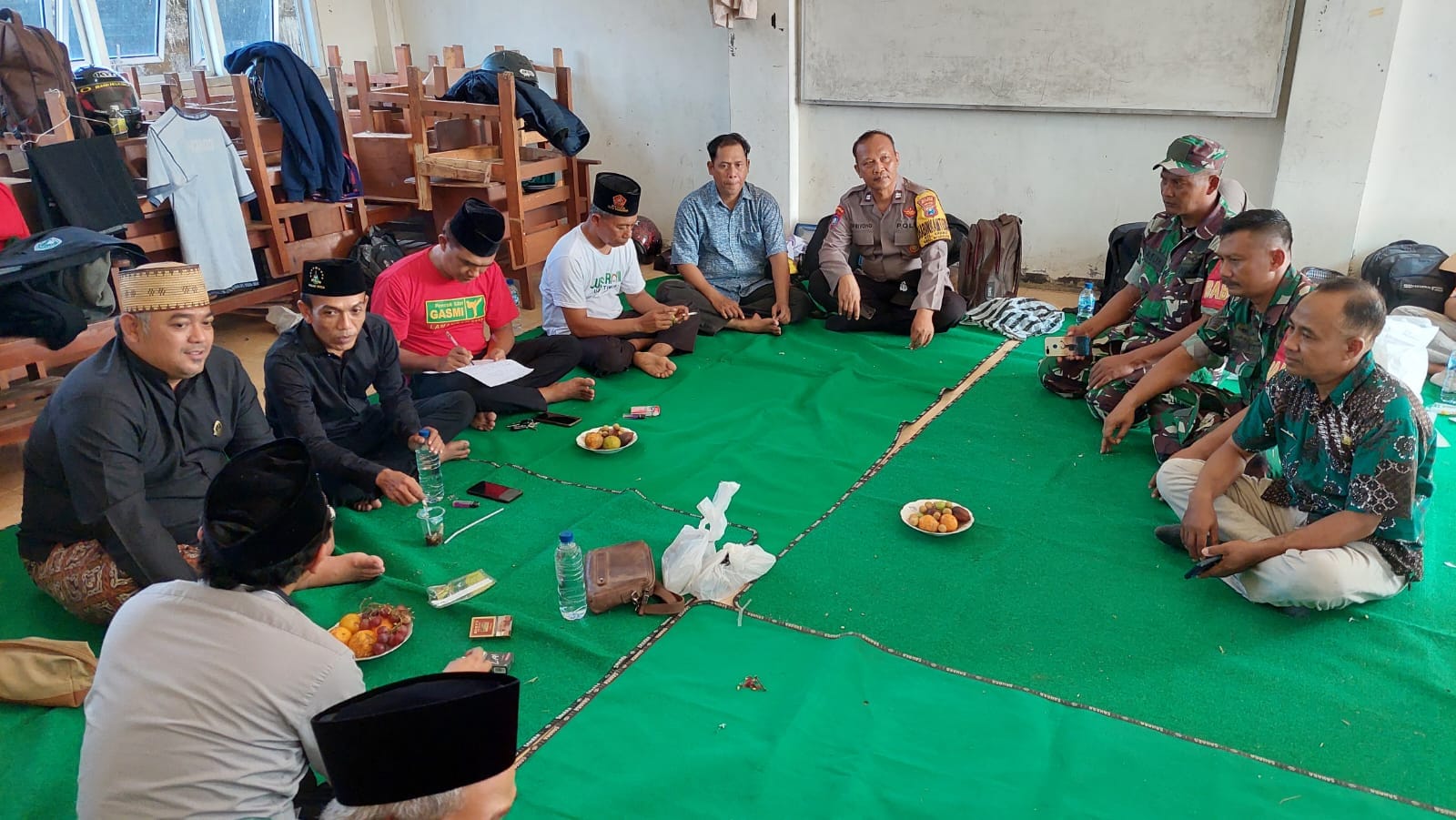 Sambang, Cara Bhabinkamtibmas Polsek Nganjuk Kota Pererat Tali Silaturahmi Dengan Para Tokoh Masyarakat