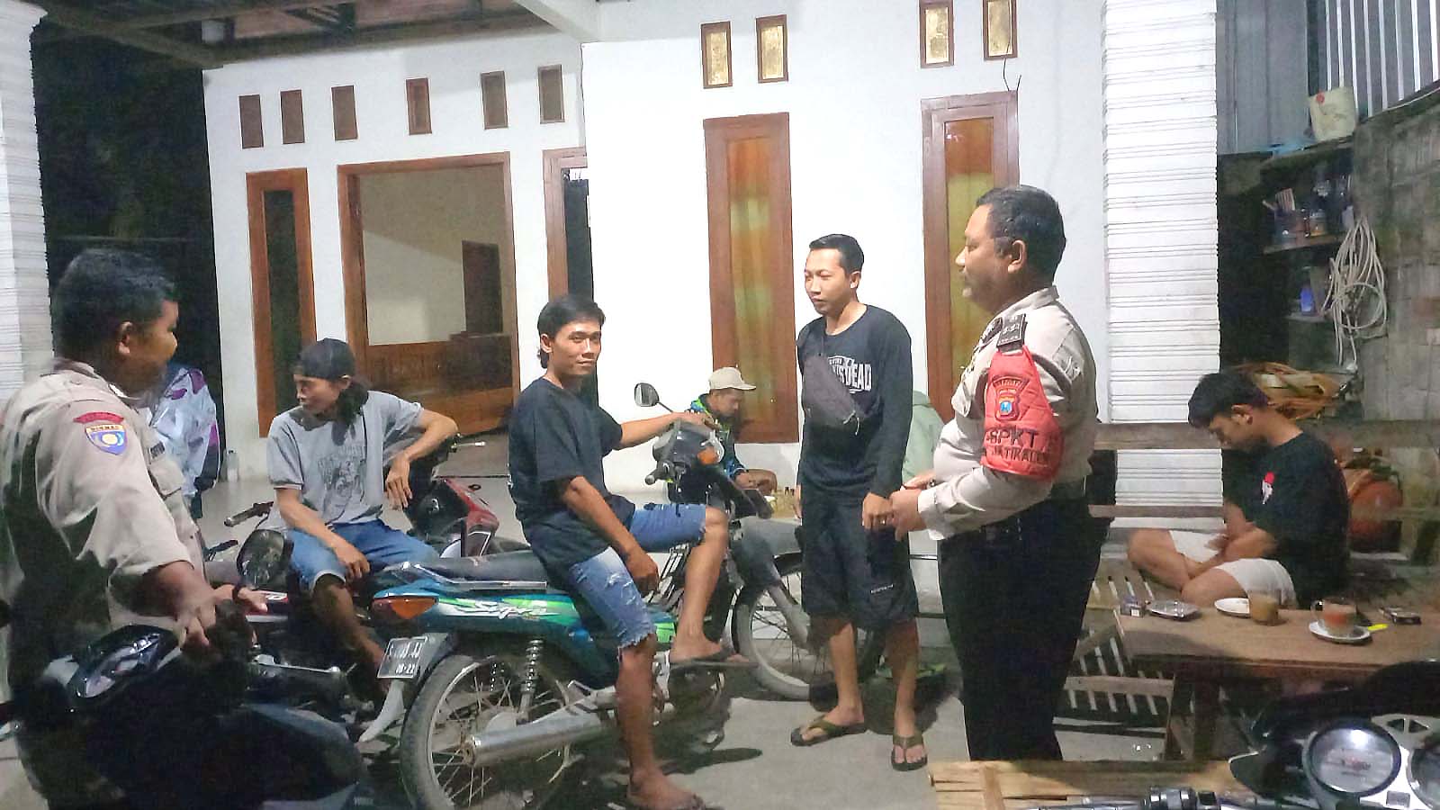 Patroli Dialogis Ka SPKT Polsek Jatikalen, Ajak Peran Pemuda Dalam Menjaga Kondusifitas Kamtibmas