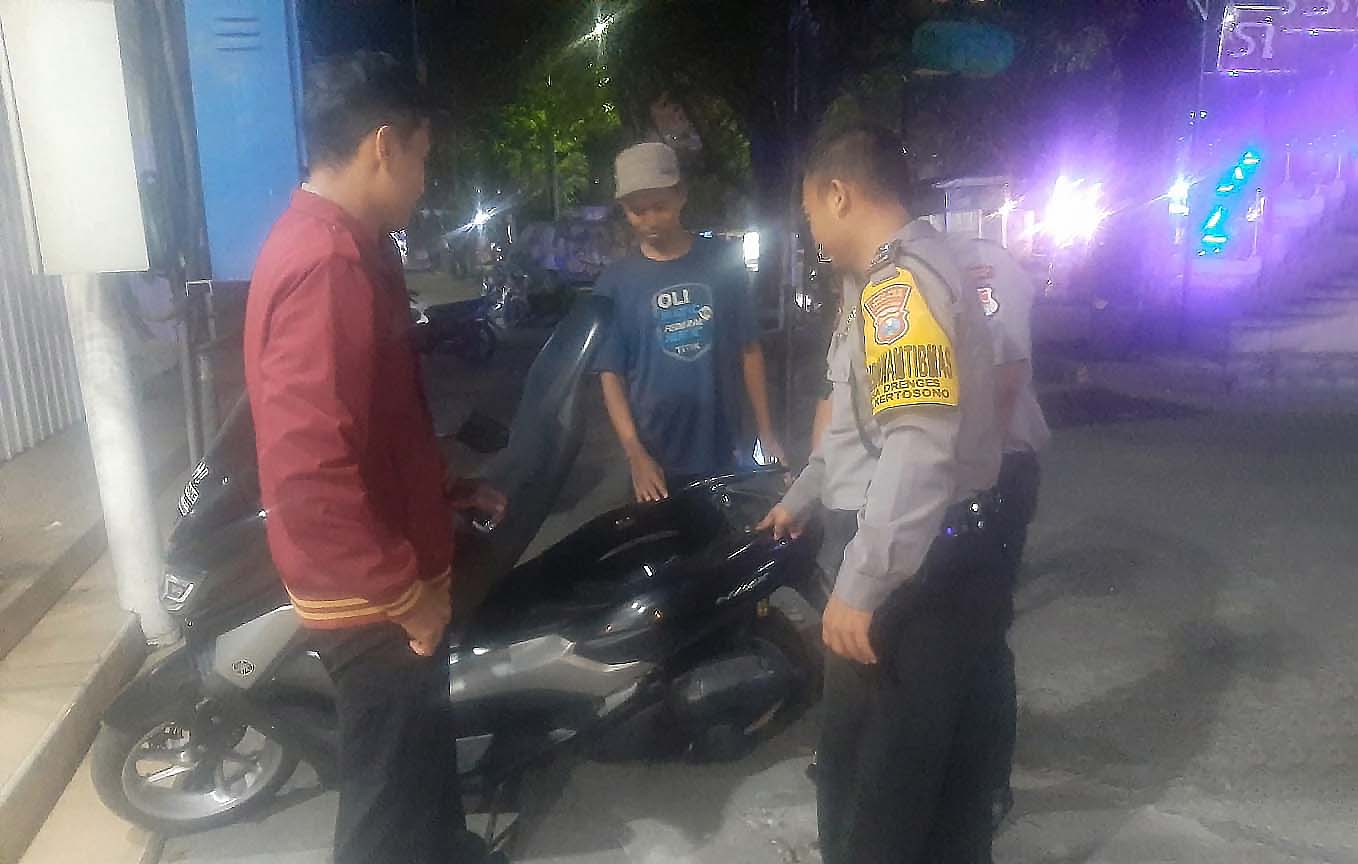 Polsek Kertosono Intensifkan Patroli Stop, Riksa, dan Geledah Antisipasi Tindak Kejahatan