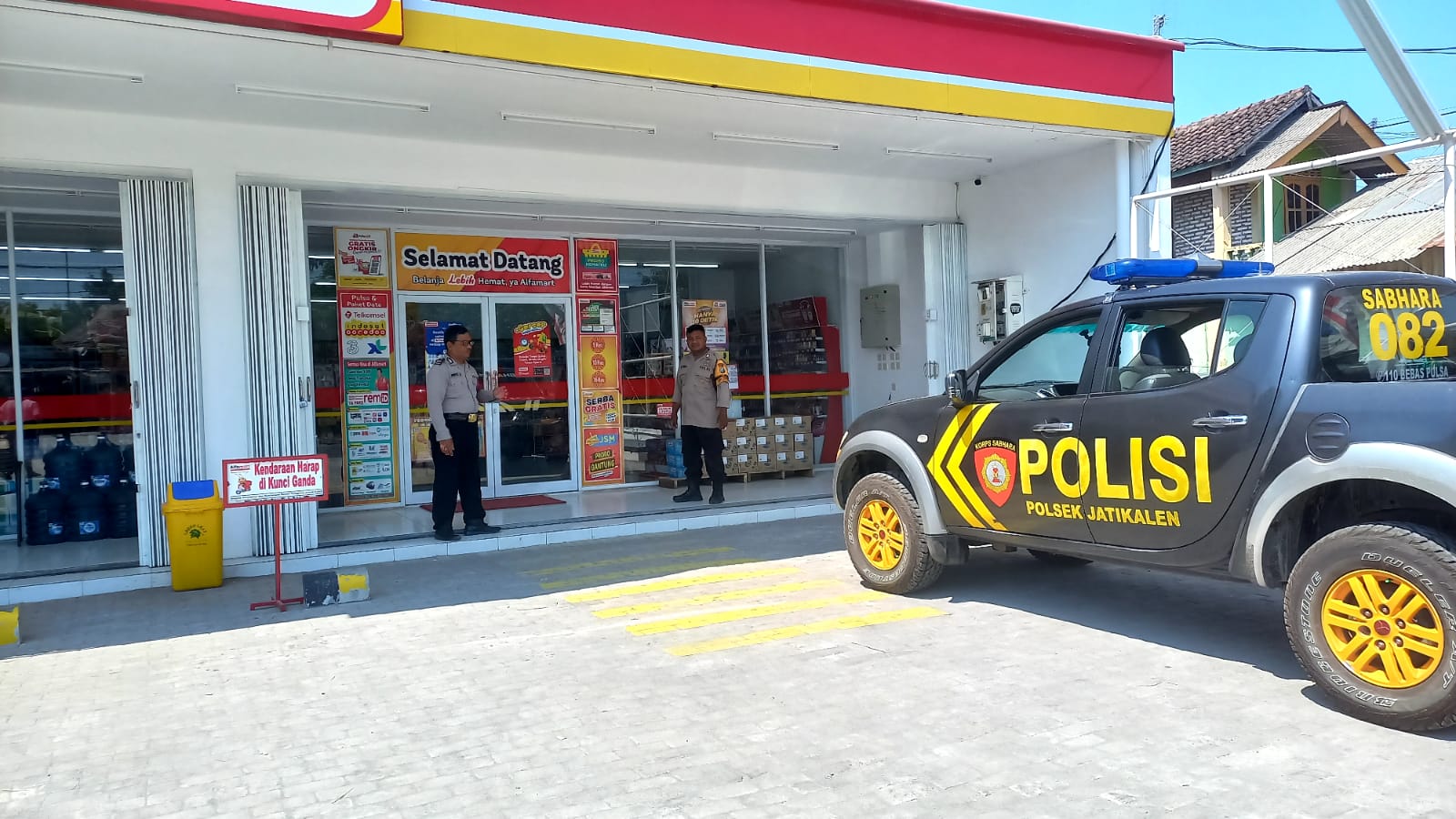 Patroli Siang Hari Dengan Sasaran Obyek Vital Minimarket