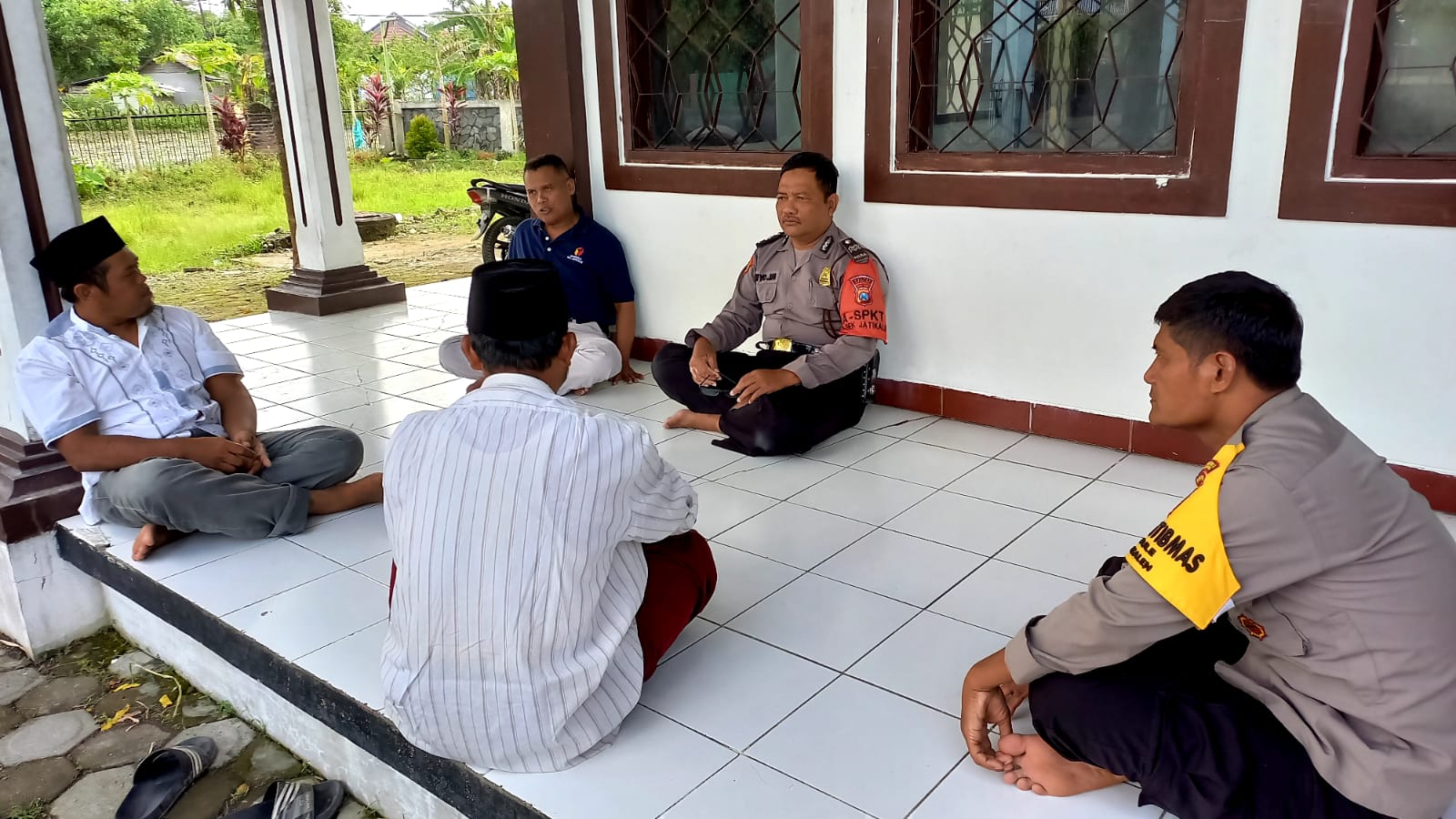 Jumat Curhat Ka SPKT Polsek Jatikalen Di Masjid