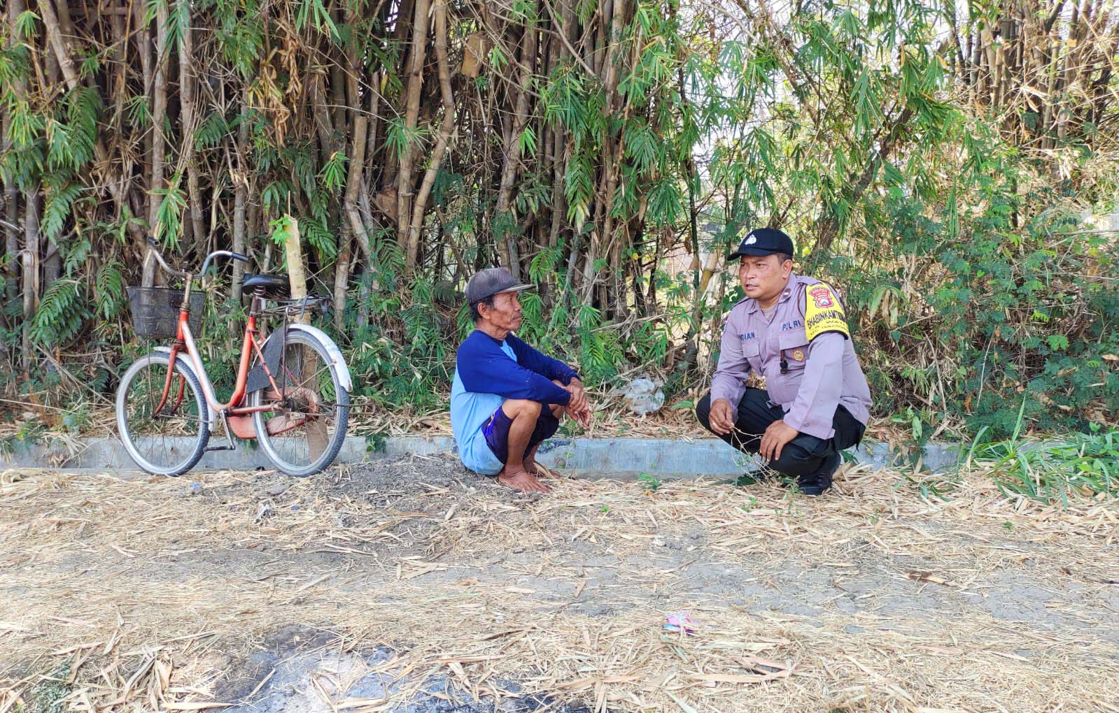 Sambang Desa, Bhabinkamtibmas Wates Himbau Warga Cegah Kebakaran Lahan