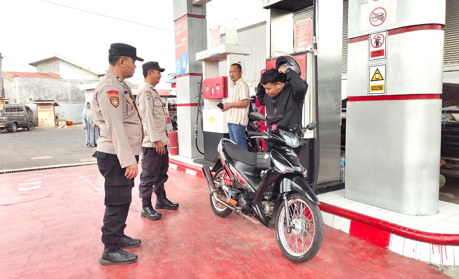 Antisipasi Stok dan Penyalahgunaan BBM Subsidi, Polsek Warujayeng Patroli SPBU