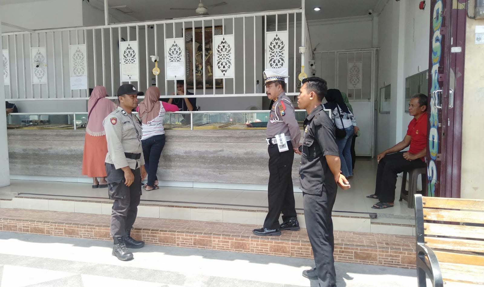 Cegah Kejahatan, Polsek Nganjuk Kota Patroli Toko Emas