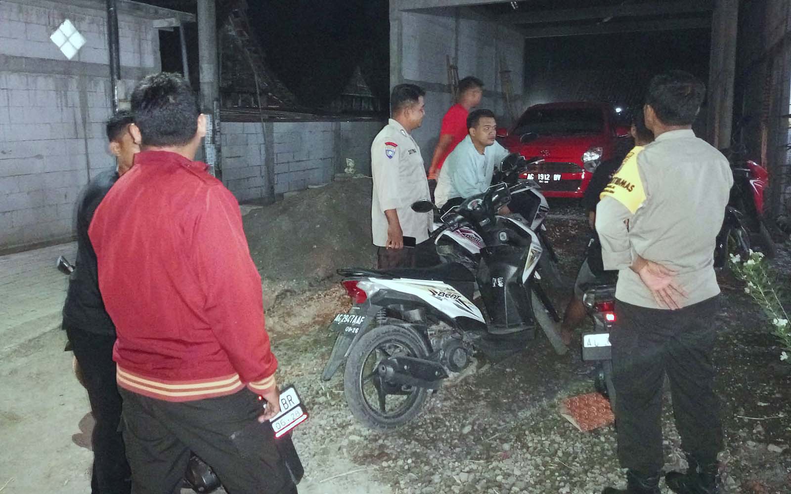 Bhabinkamtibmas Sambang Desa Binaan Dan Sampaikan Pesan Kamtibmas