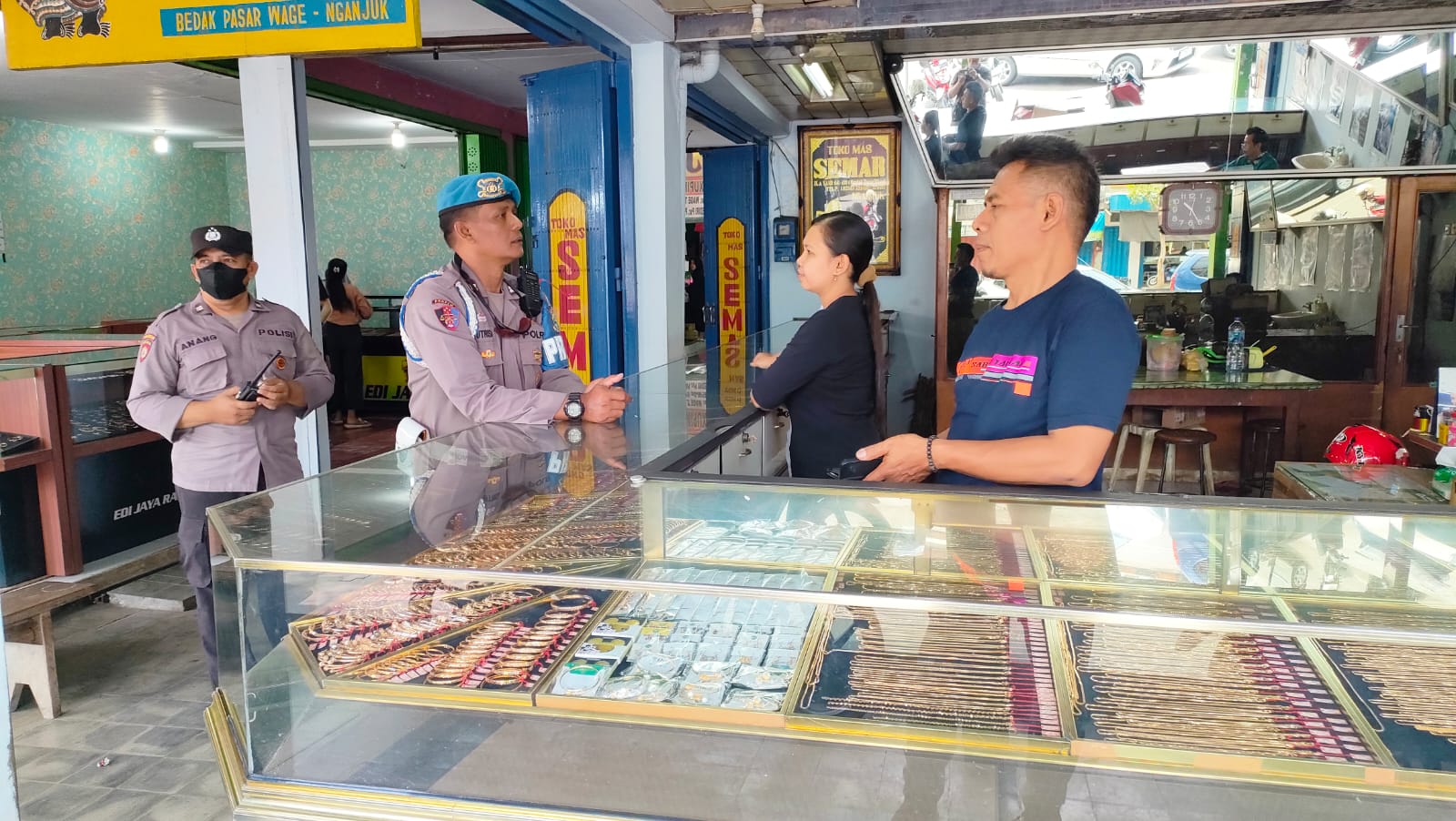 Polsek Nganjuk Kota Lakukan Patroli Dialogis Jalin Kedekatan Dengan Masyarakat