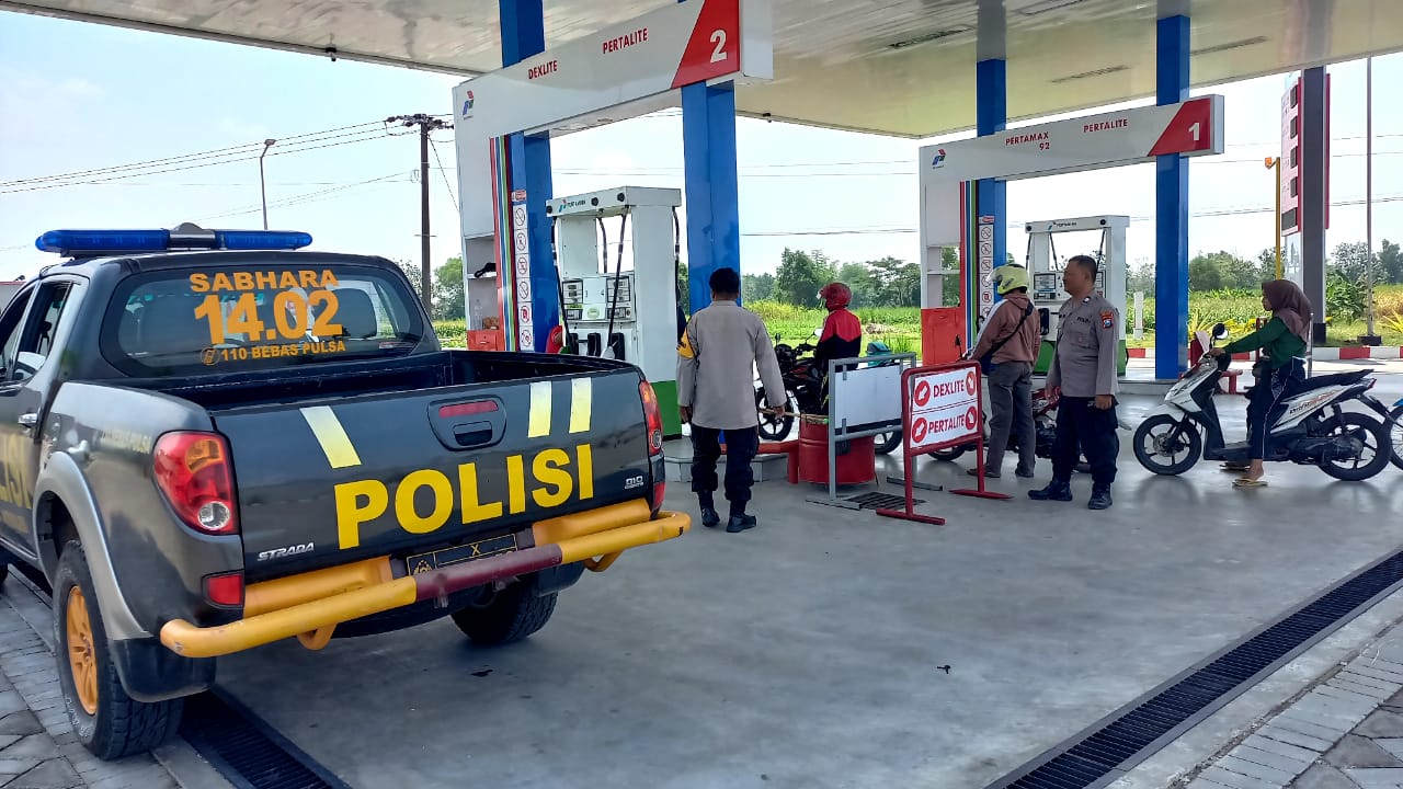 Polsek Jatikalen Patroli dialogis di area SPBU bersama warga dan karyawan SPBU cegah tindak 3C