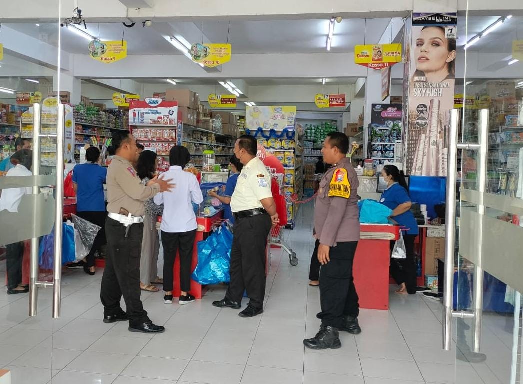 Sambangi Obyek Vital Swalayan, Patroli Polsek Nganjuk Kota Berikan Himbauan Awas Curanmor