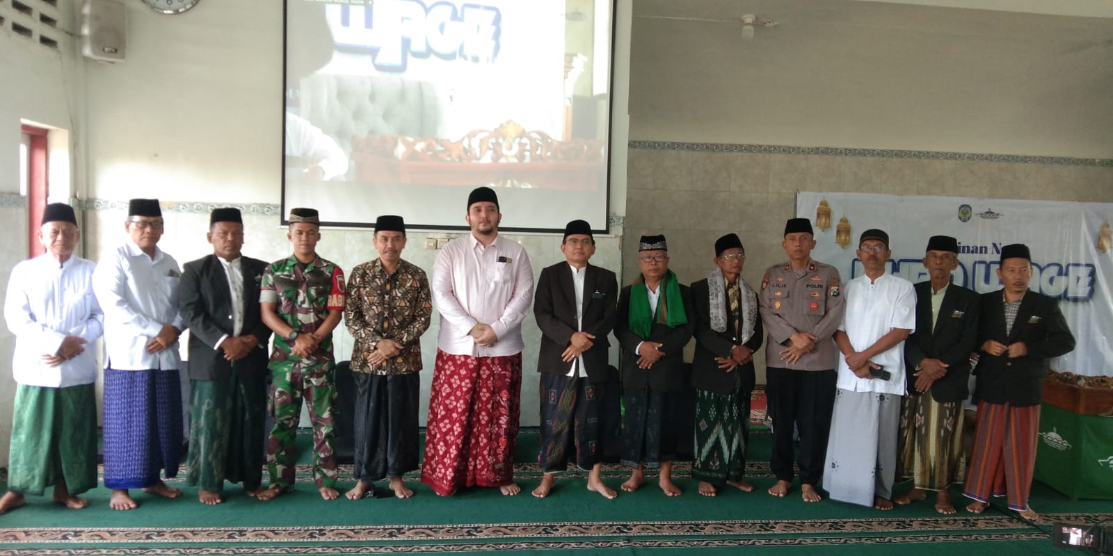 Tingkatkan Silaturahmi, Kapolsek Warujayeng Hadir dalam Rutinan Ngaji Ahad Wage