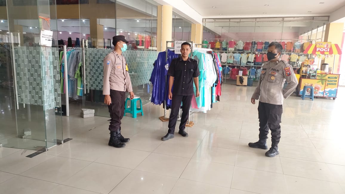 Unit Samapta Polsek Nganjuk Kota Berikan Himbauan Kamtibmas Kepada Security Swalayan