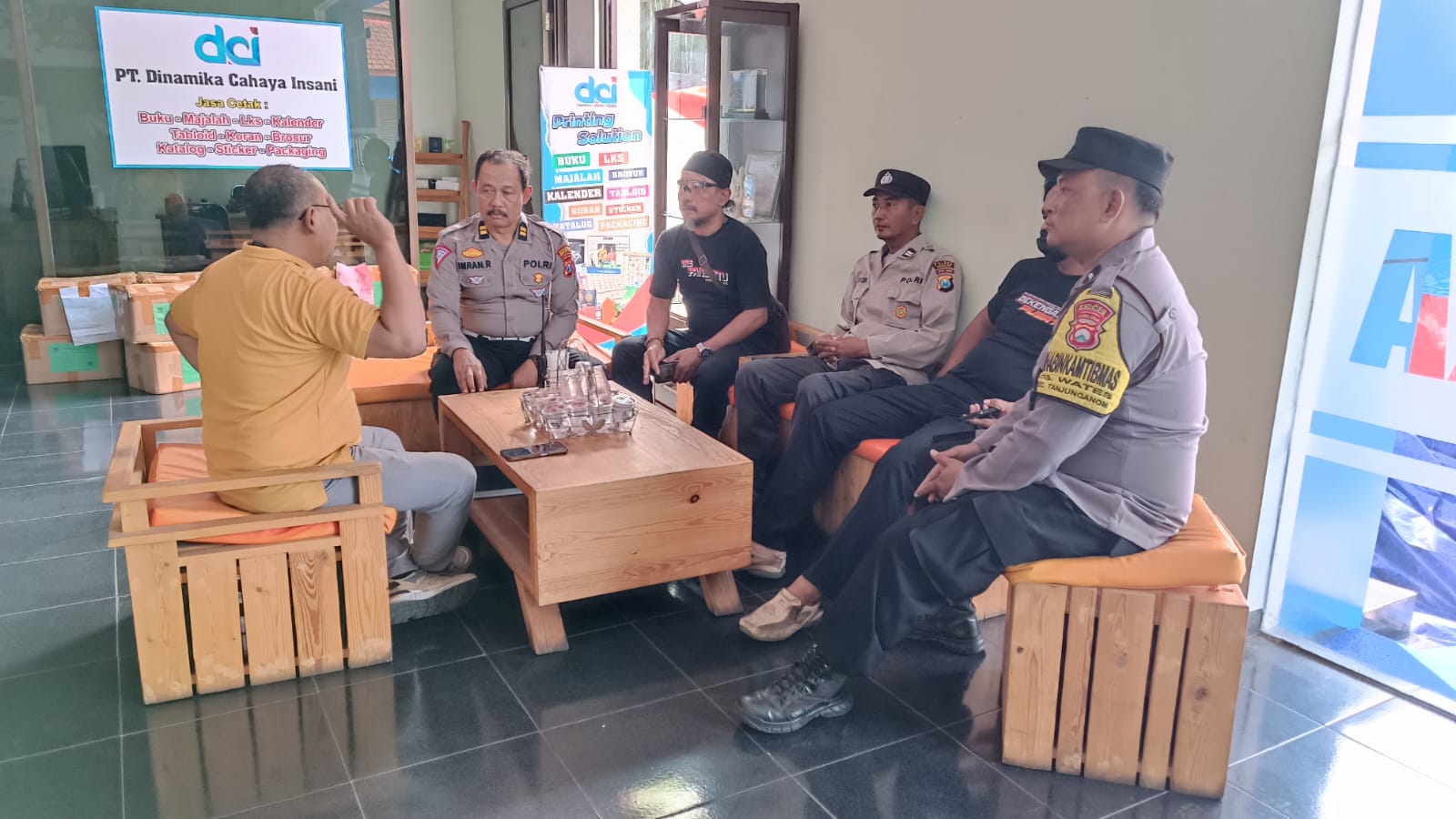 Patroli Polsek Warujayeng Sambangi Tempat Percetakan Surat Suara Pemilu 2024