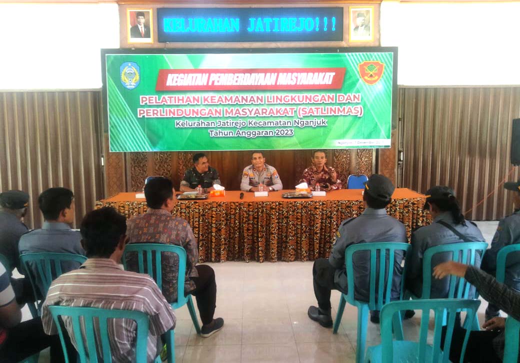 Kapolsek Nganjuk Kota Beri Pembinaan dan Pelatihan Linmas Dalam Rangka Persiapan Pengamanan Pemilu 2024