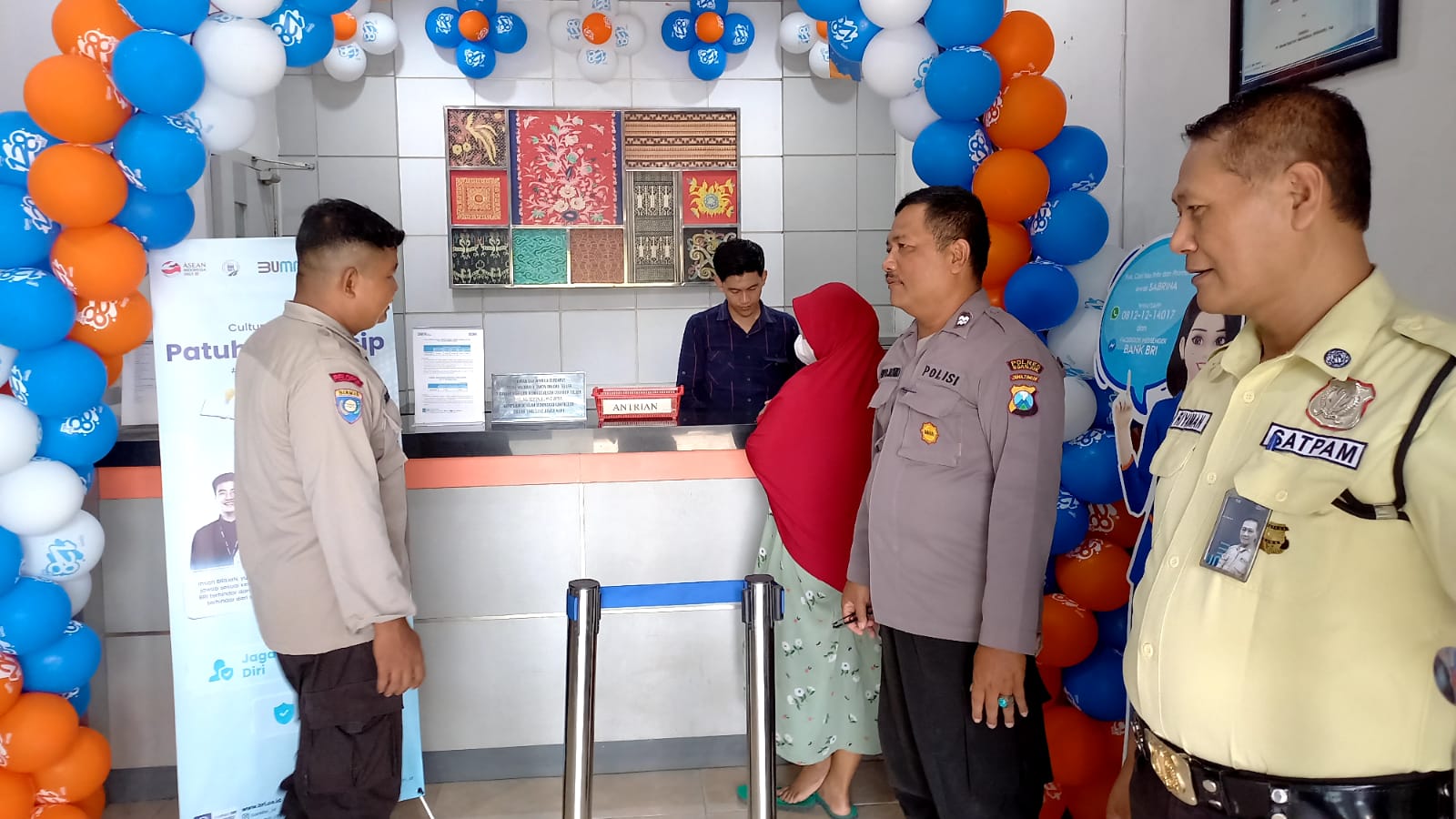 Polsek Jatikalen Patroli Siang Hari di Unit Bank BRI Cegah Kriminalitas