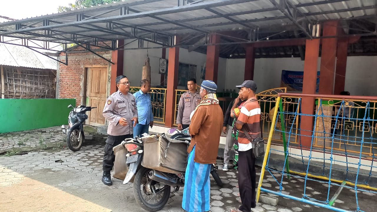 Anggota Patroli Polsek Pace Ajak Tokoh Agama Untuk Menjadi Cooling System Menjelang Pemilu 2024