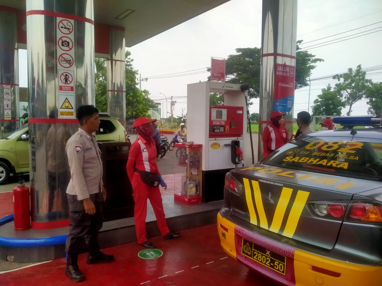 Cek Stok BBM, Patroli Samapta Sampaikan Himbauan Kamtibmas