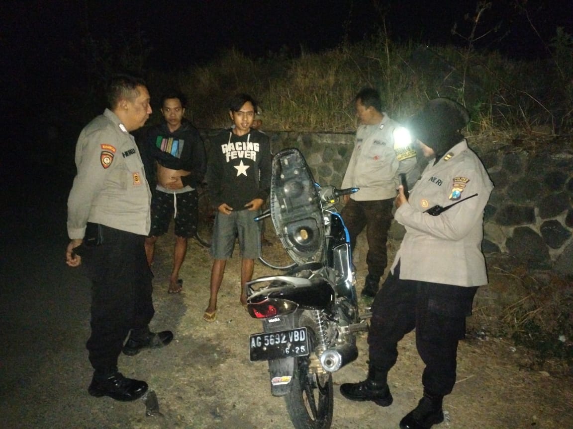 Polsek Kertosono Intensifkan Patroli Stop, Riksa, dan Geledah Antisipasi Tindak Kejahatan