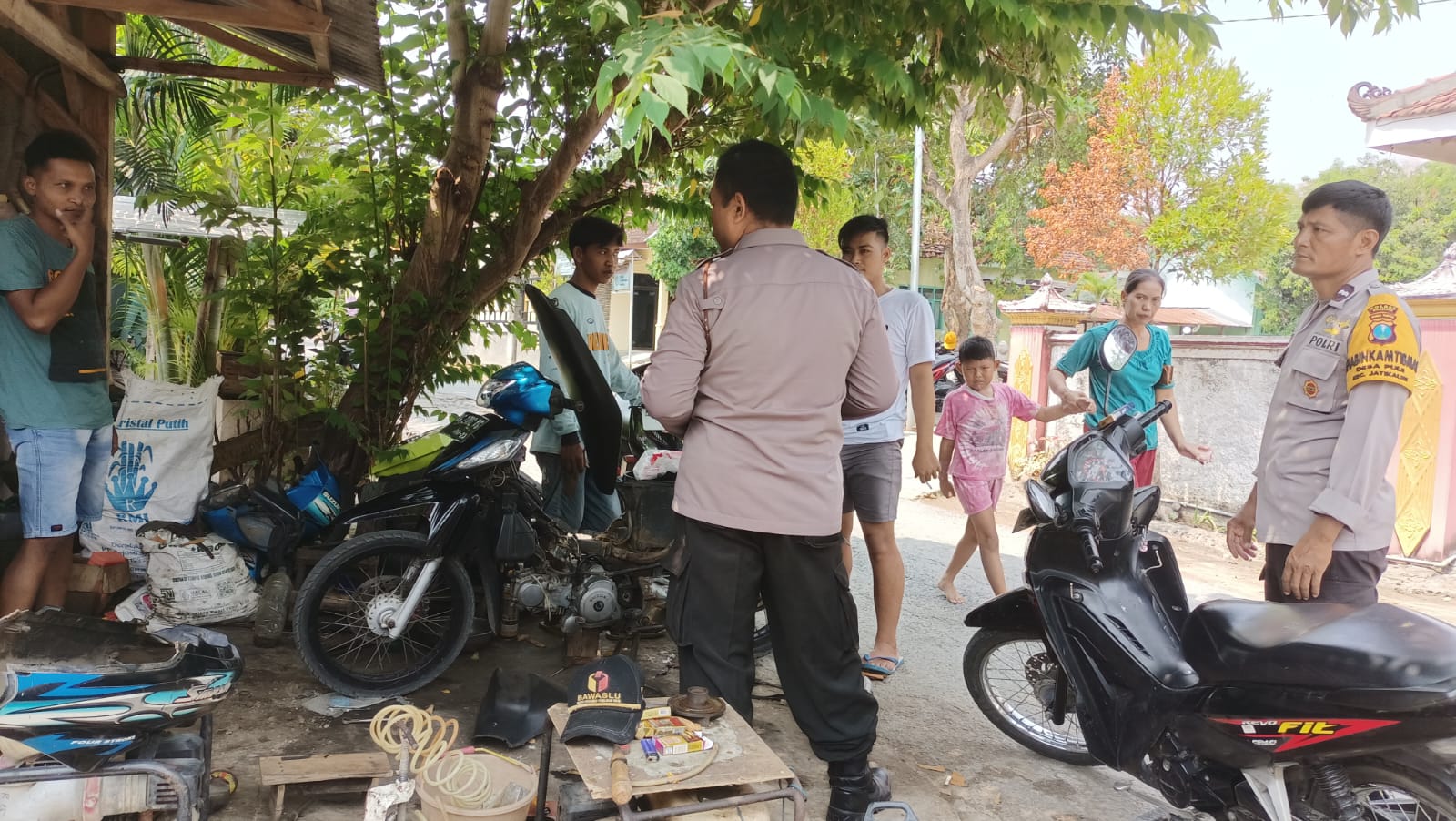 Giat Sambang, Bhabinkamtibmas Polsek Jatikalen Beri Himbauan Kamtibmas