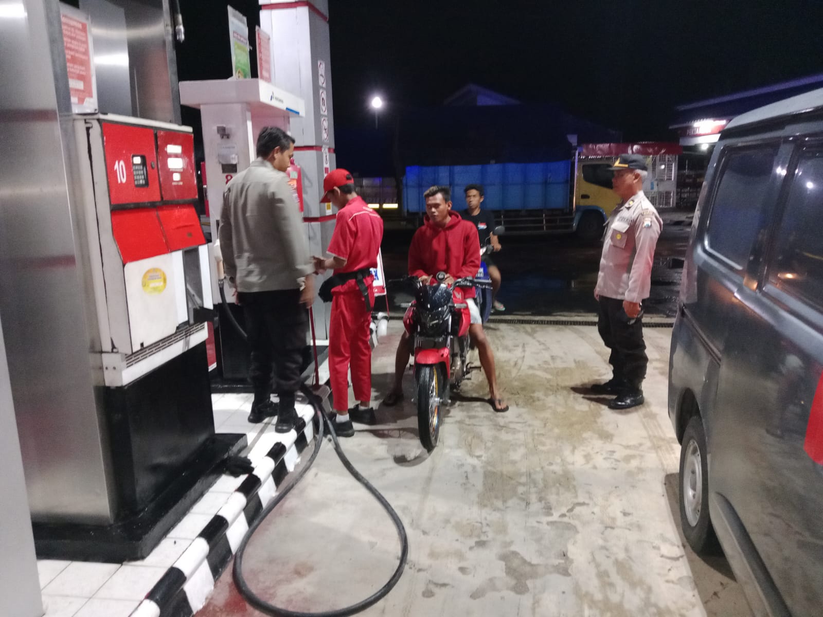 Pantau Distribusi BBM Subsidi, Polsek Warujayeng Patroli SPBU