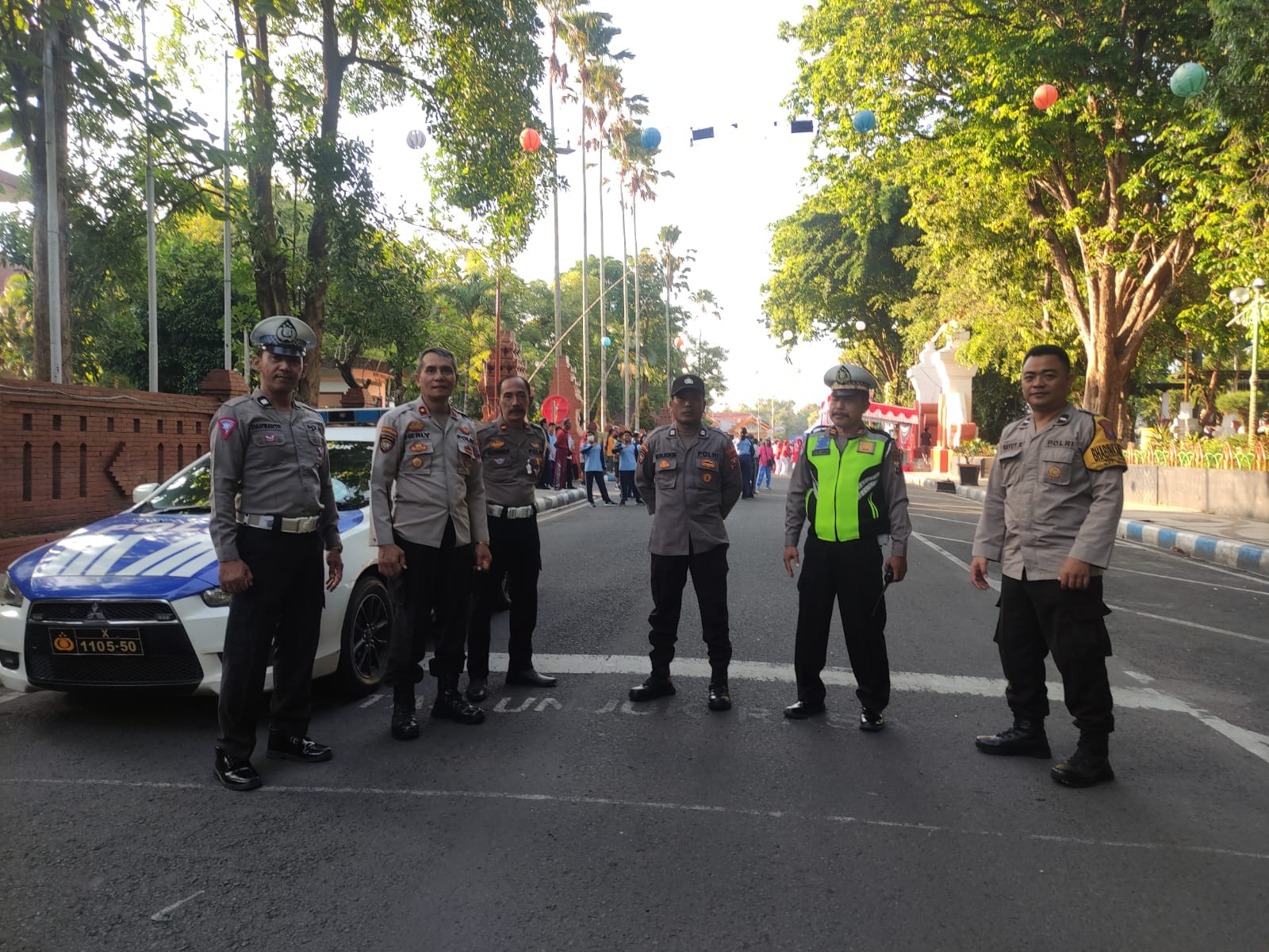 Kapolsek Nganjuk Kota Bersama Anggota Melaksanakan Pengamanan Giat Jalan Sehat Bersama Kaum Kristiani, TNI-Polri, Korpri