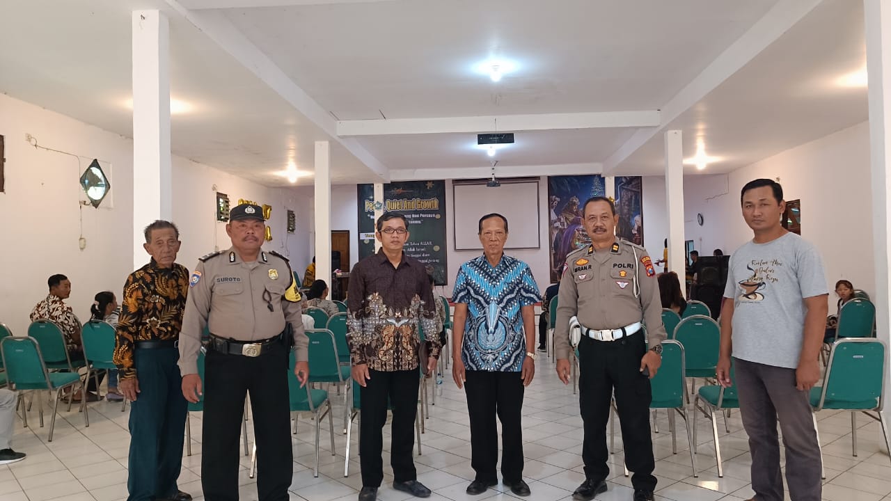 Sambut Natal, Polsek Warujayeng Amankan Pelaksanaan Ibadah di Gereja Bethany Sumberkepuh