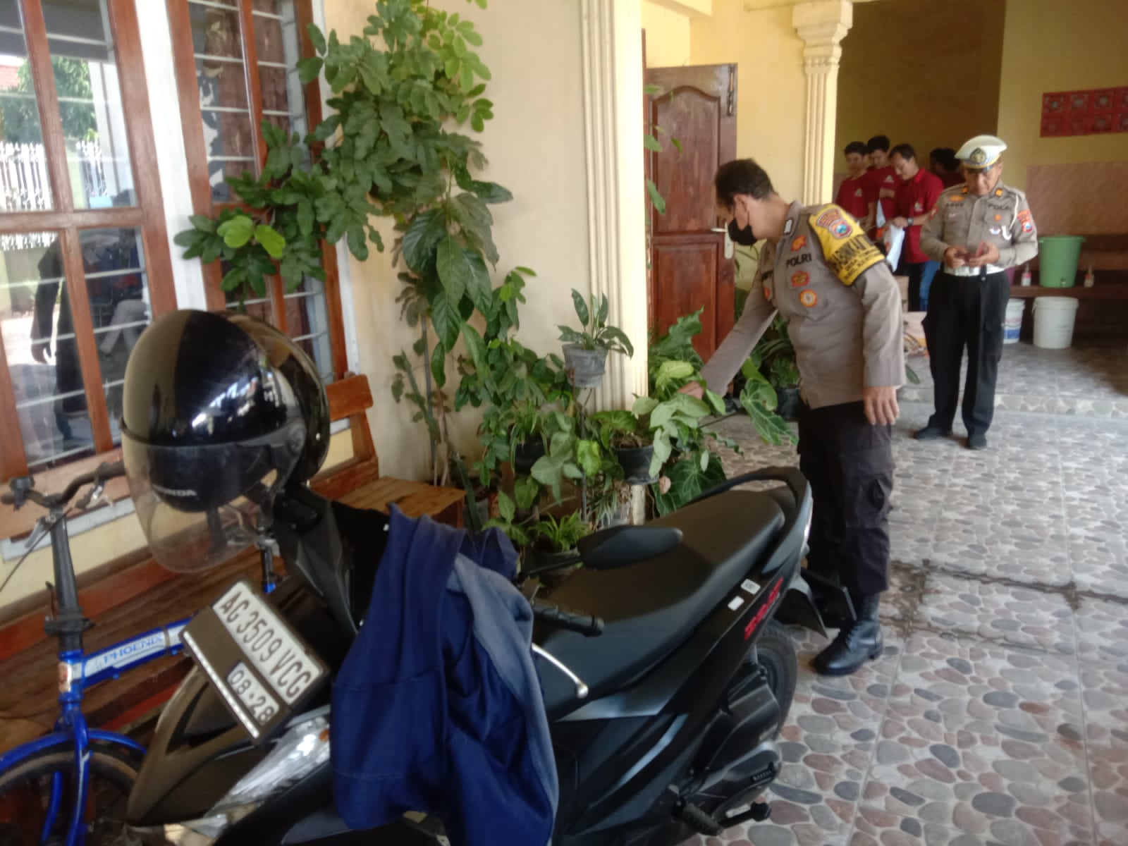 Sinergitas TNI – POLRI Amankan Giat Ibadah Gereja