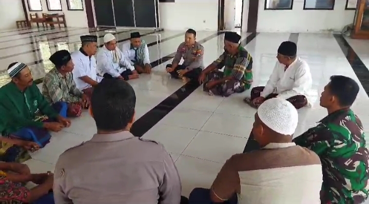 Jum’at Curhat Ps Kani Binmas Polsek Jatikalen di Masjid Baiturrahman