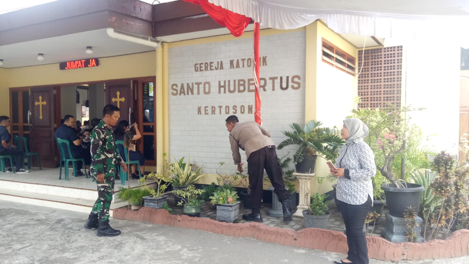Sinergitas TNI – POLRI Amankan Giat Ibadah Gereja