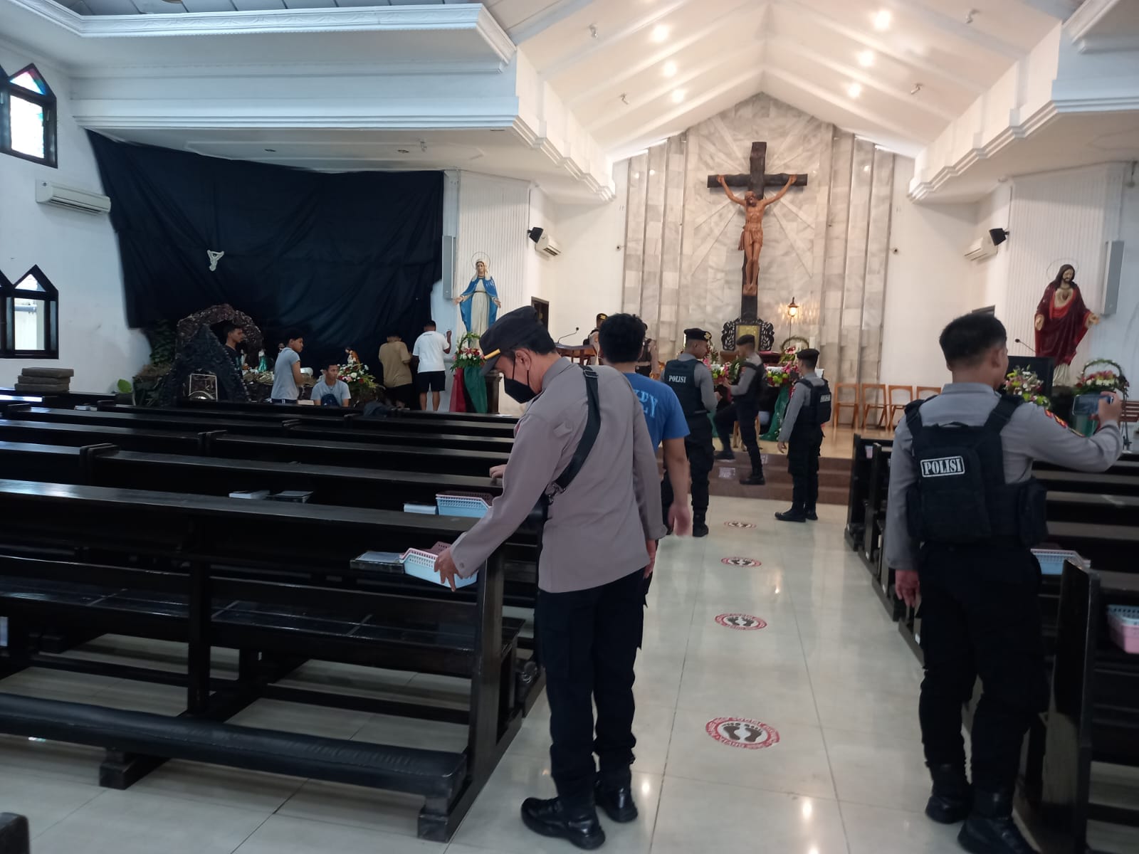 Polsek Nganjuk Kota Amankan Ibadah Natal 2023