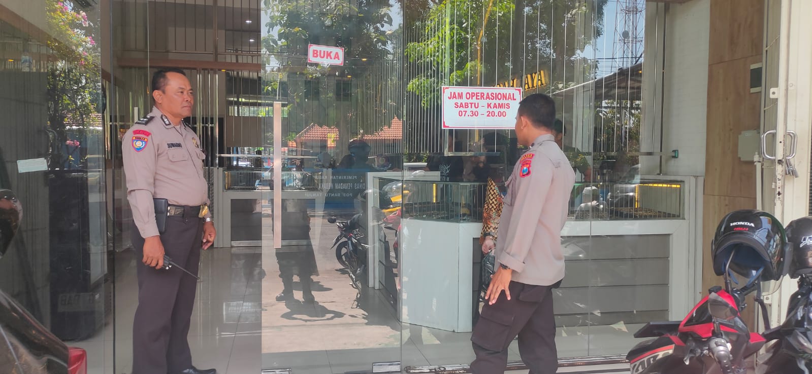 Cegah Aksi Kriminalitas, Polsek Warujayeng Patroli ke Toko Emas