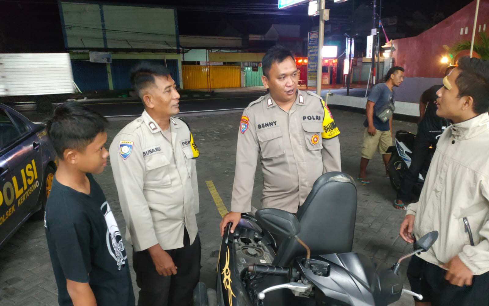 Polsek Kertosono Intensifkan Patroli Stop, Riksa, dan Geledah Antisipasi Tindak Kejahatan