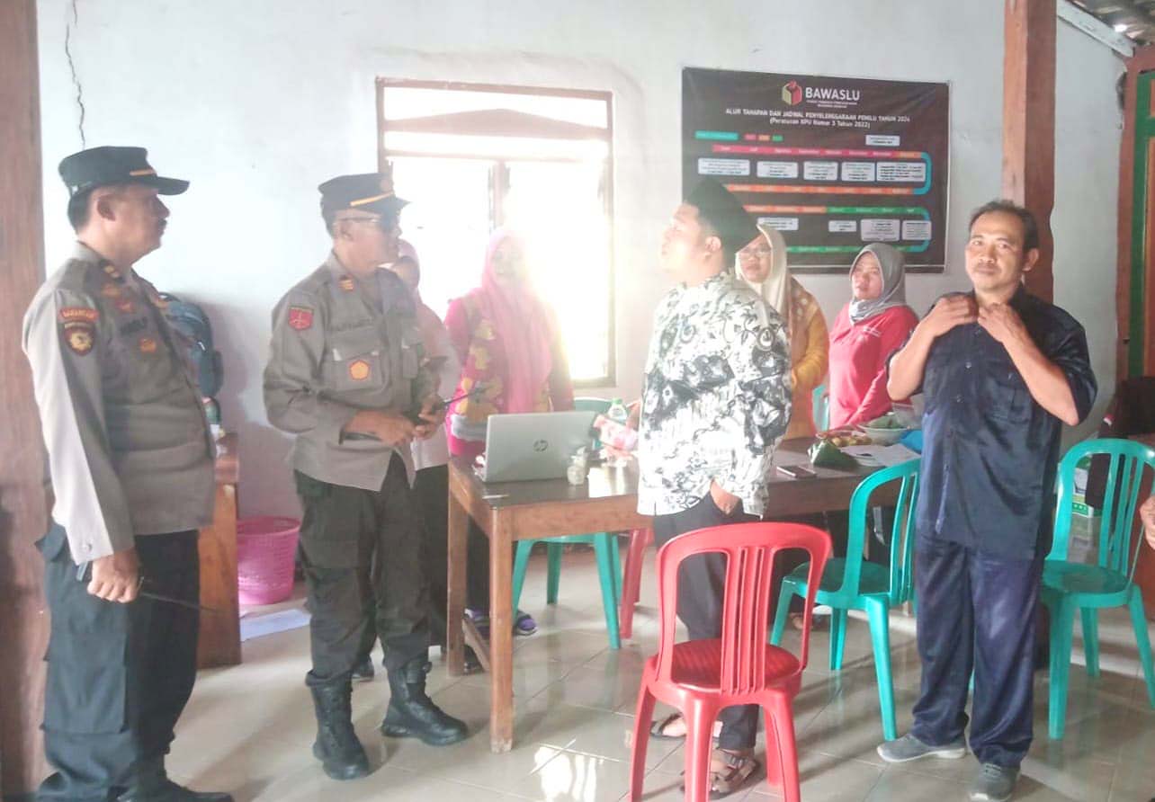 Sambang Kantor Panwascam, Kapolsek Jatikalen Patroli Amankan Jelang Pemilu