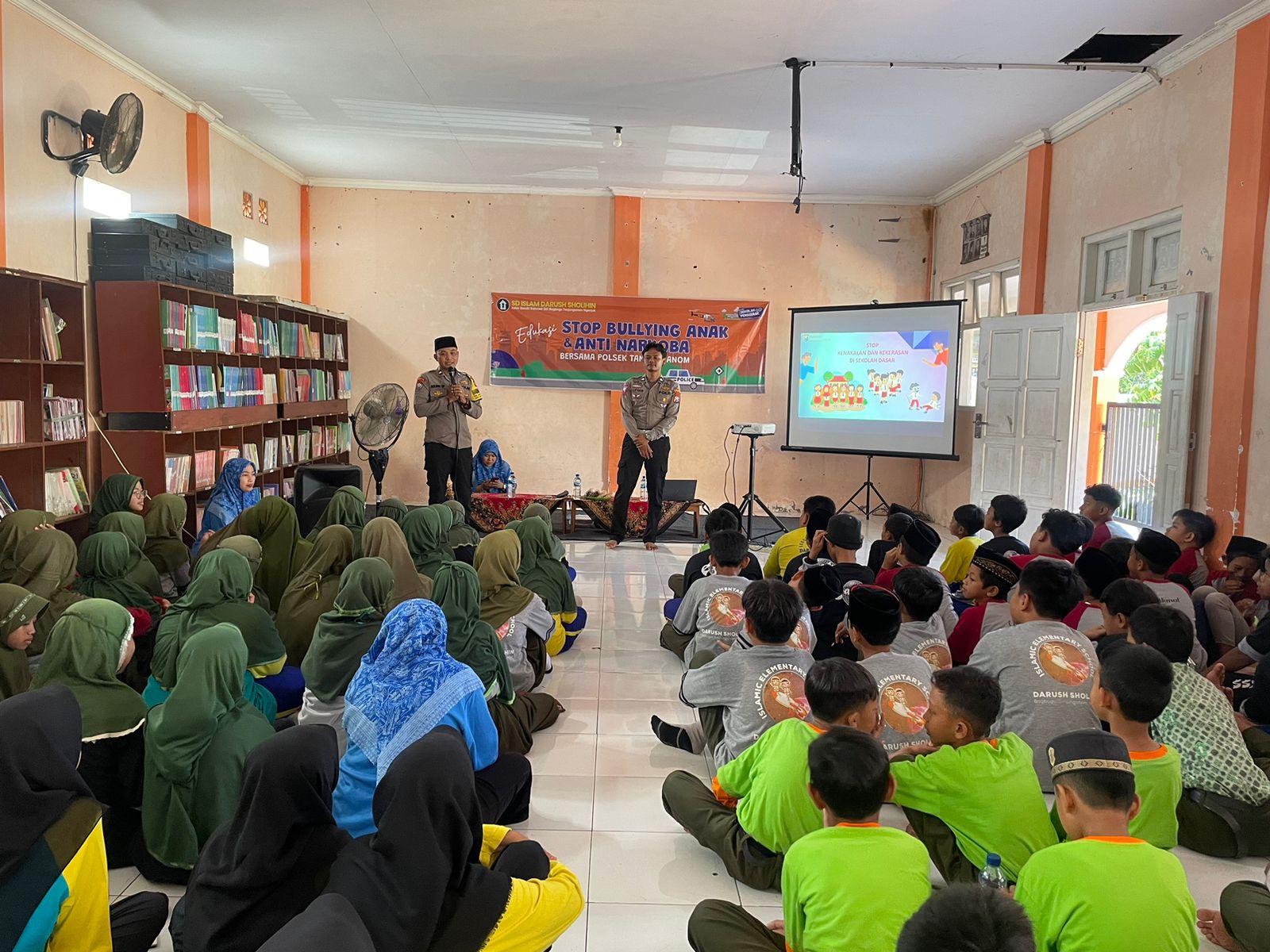 Cegah Bullying, Polsek Warujayeng Beri Penyuluhan Siswa Darush Sholihin Tanjunganom