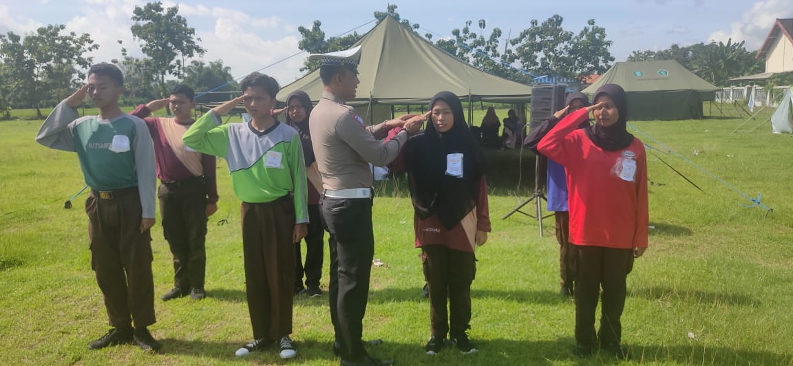 Polsek Warujayeng Latih Kedisiplinan Peserta Diklatama IPNU-IPPNU Sumberkepuh
