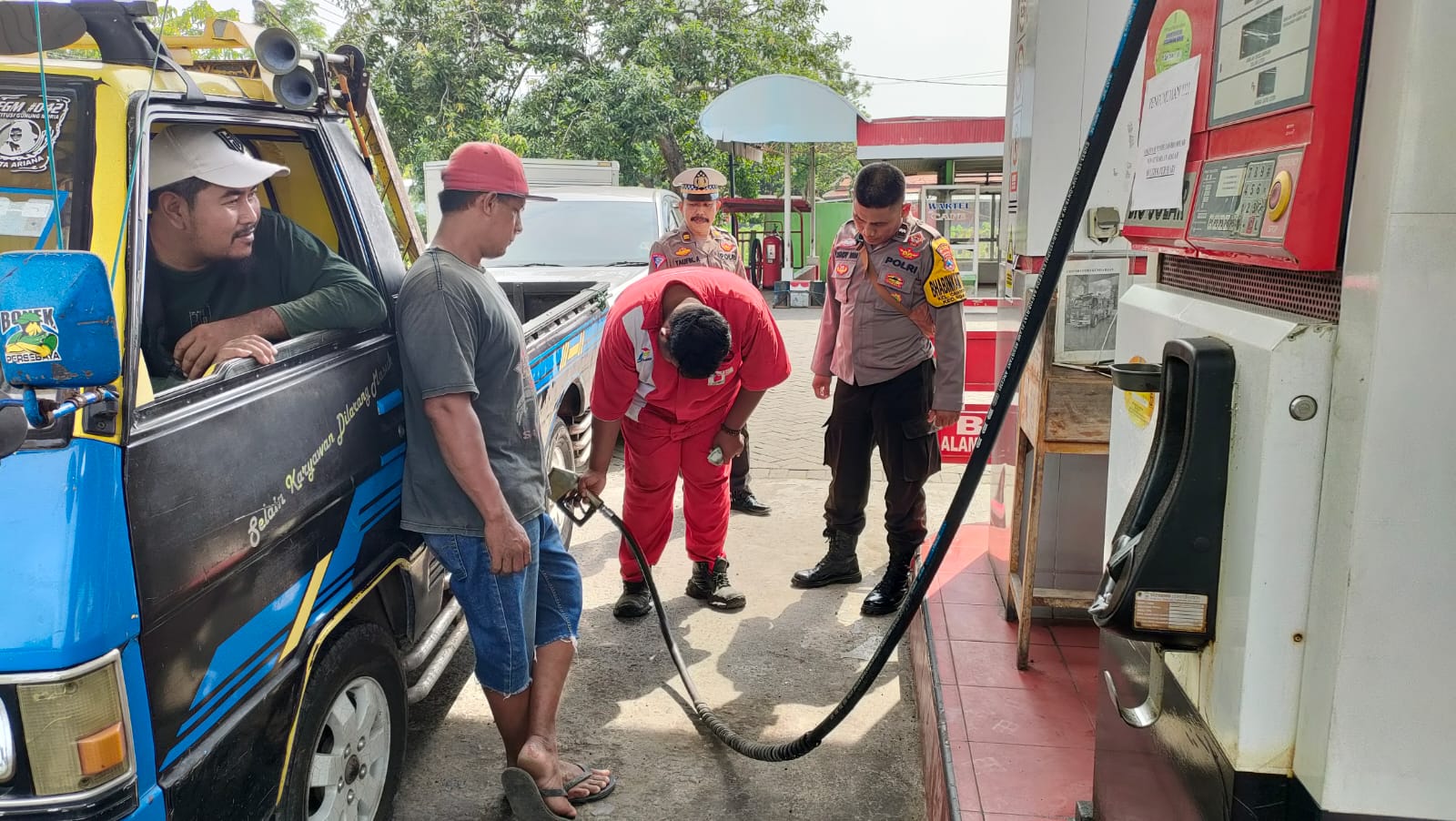 Regu Patroli Polsek Nganjuk Kota Pantau Distribusi BBM Antisipasi Kelangkaan dan Penyalahgunaan BBM Bersubsidi