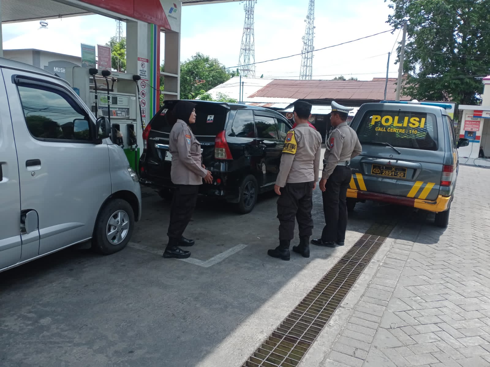 Cek Stok BBM, Patroli Samapta Sampaikan Himbauan Kamtibmas