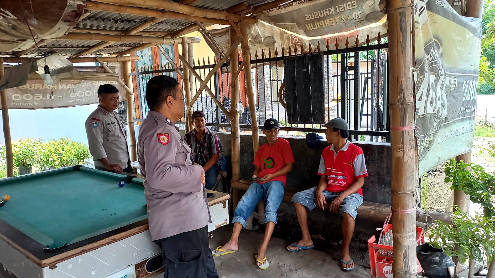 Patroli Dialogis Siang Hari Personel Polsek Jatikalen, Sampaikan Pesan Kamtibmas Kepada Warga