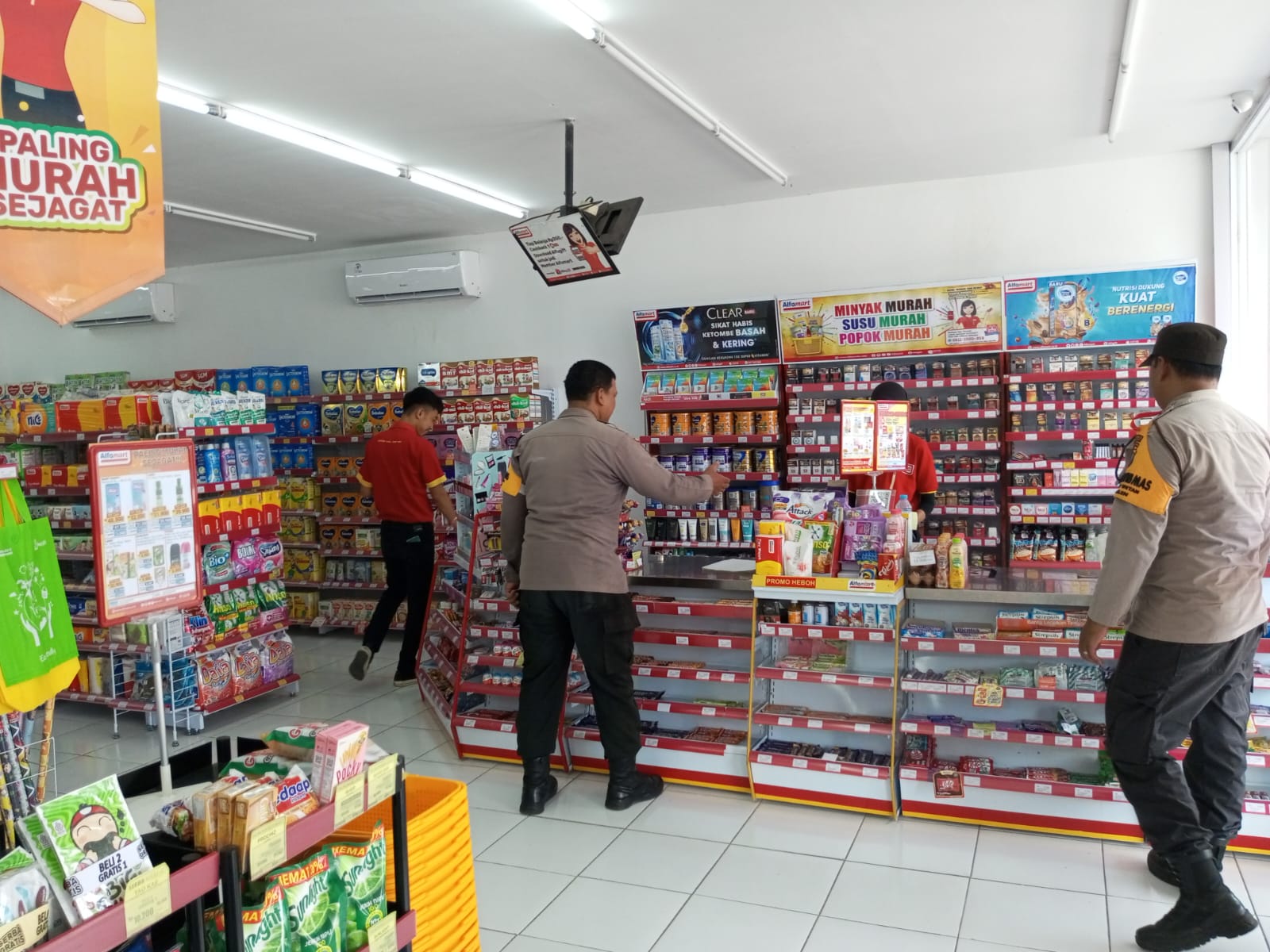 Minimarket Jadi Salah Satu Sasaran Patroli Polsek Jatikalen Polres Nganjuk