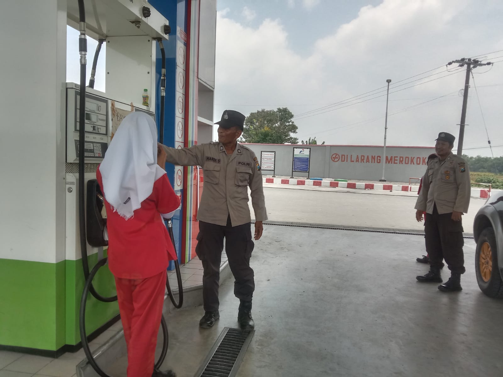 Patroli Polsek Jatikalen dialogis berikan himbauan kamtibmas kepada Petugas SPBU