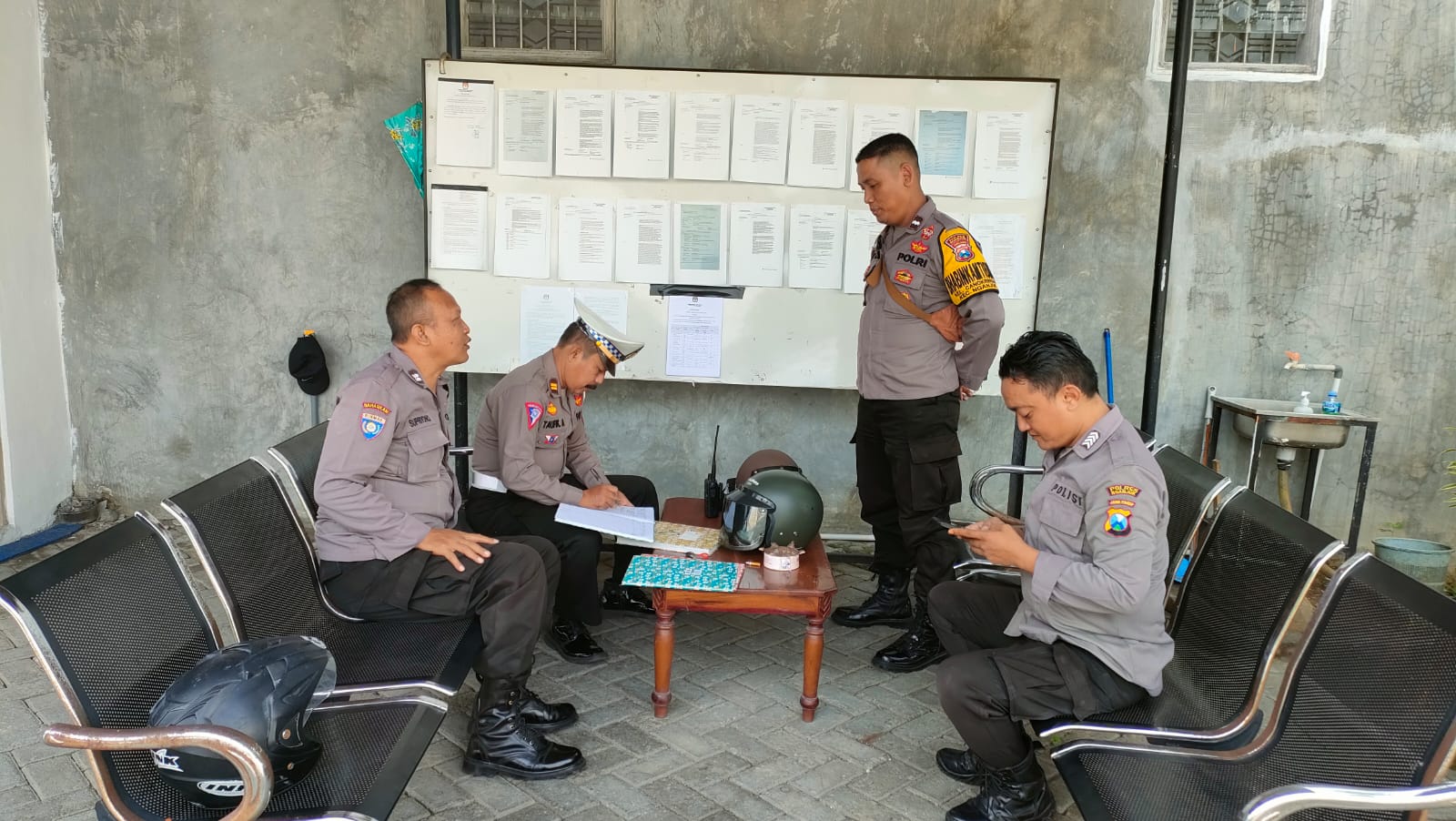 Polsek Nganjuk Kota Tingkatkan Patroli di Kantor KPUD Nganjuk