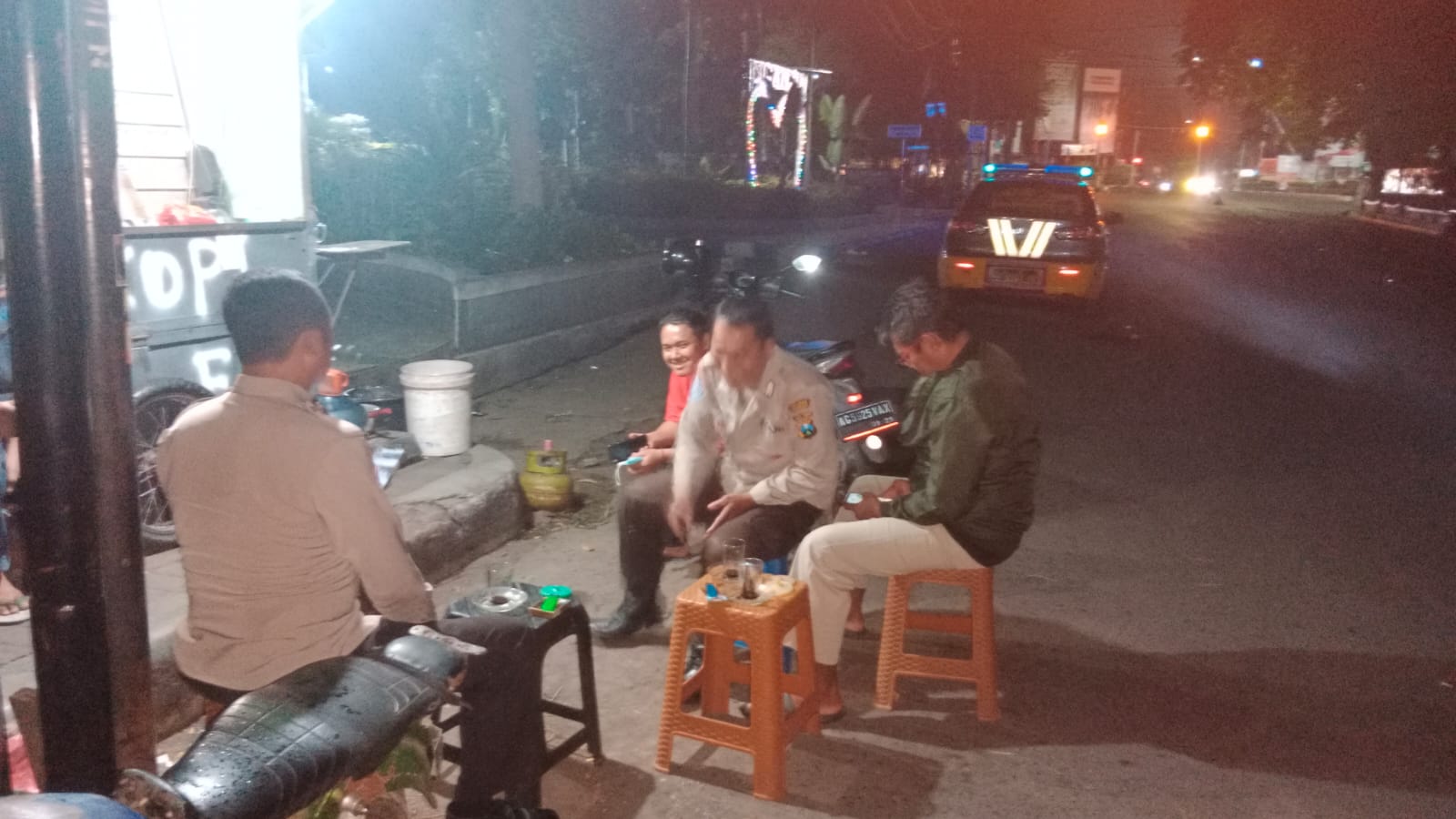 Patroli Pemukiman Antisipasi Tindak Kejahatan Saat Dini Hari