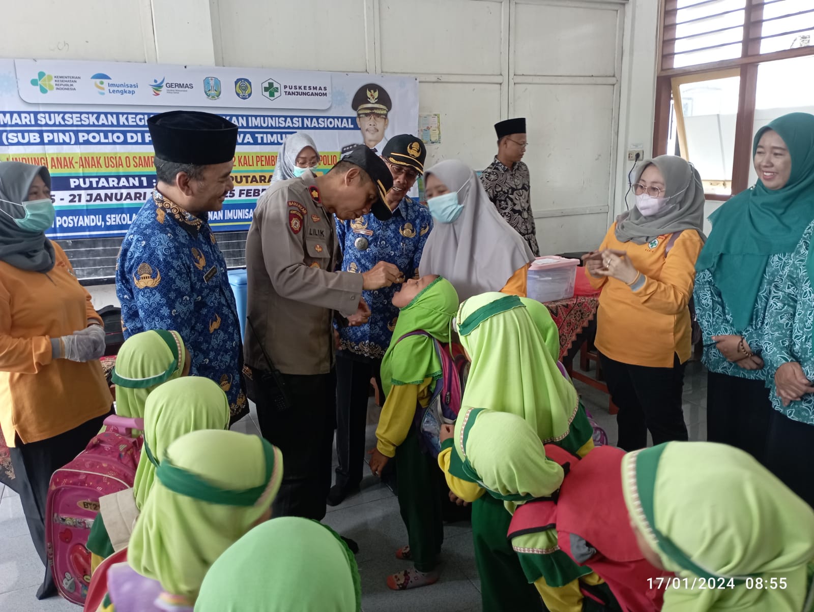 Kapolsek Warujayeng Ikut Sukseskan Sub-PIN Polio di Yayasan Al-Ghozali Krempyang