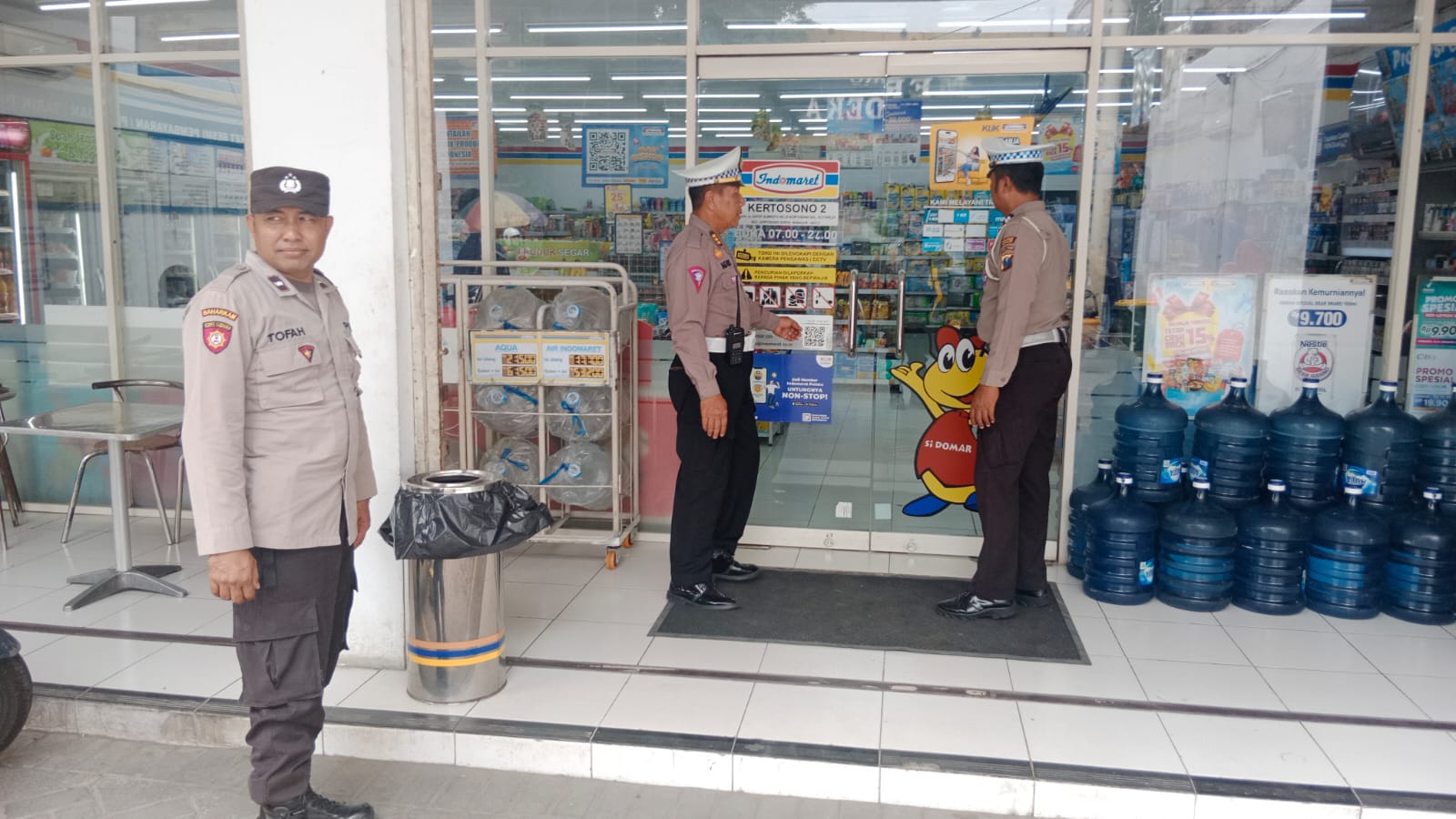 Polsek Kertosono Himbau Warga Patuhi Kamtibmas pada Saat Patroli di Pertokoan